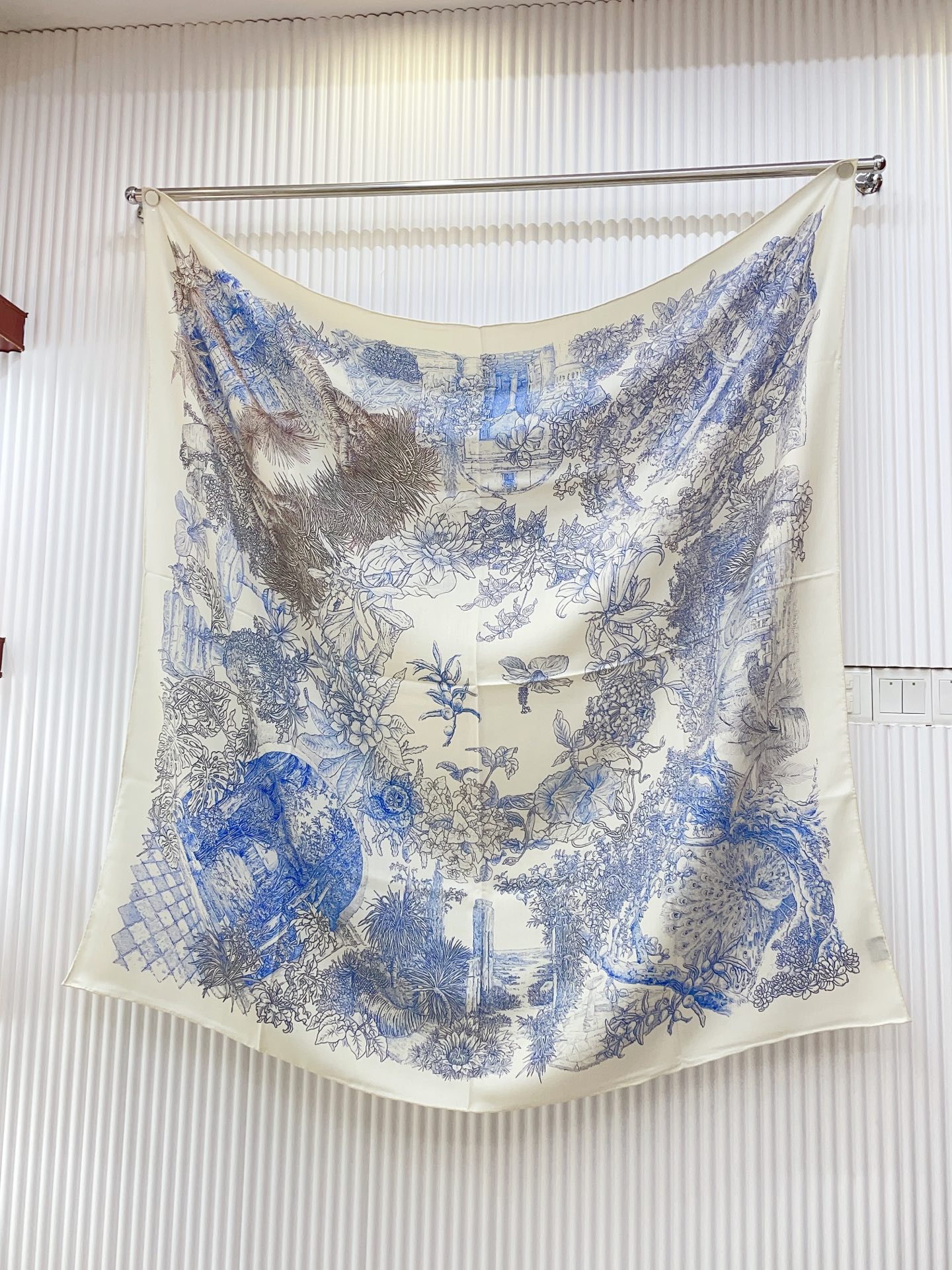 ✨✨【双面同色 丝毛款】H家羊绒新款 买了都说好看‼️推荐💕【城市花园 140】羊绒方巾‼️H家ZG爆款