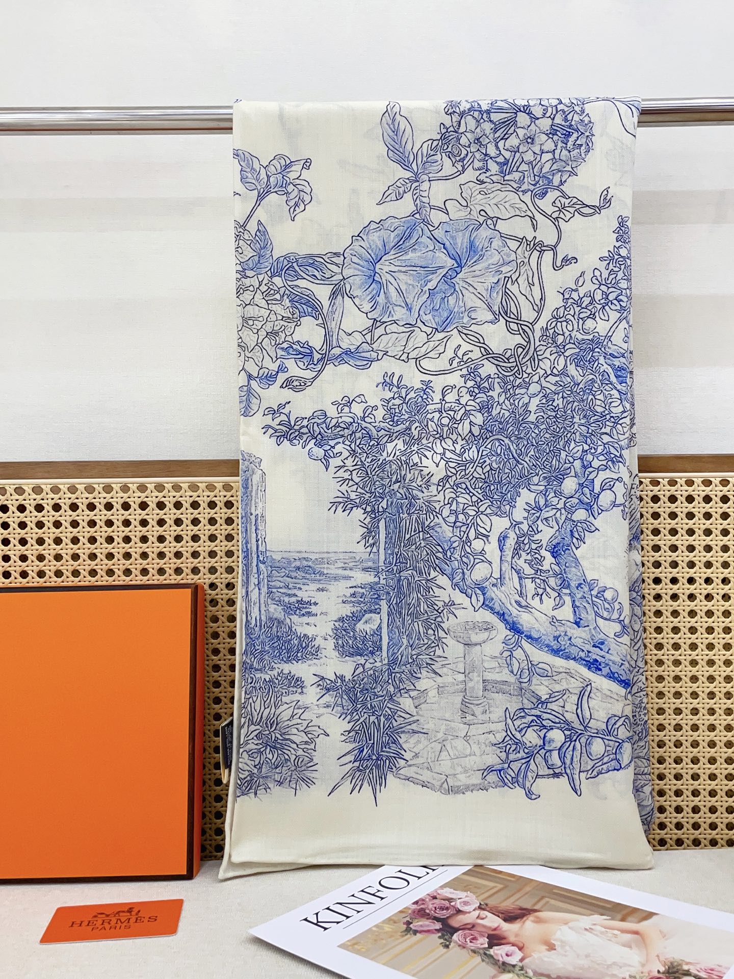 ✨✨【双面同色 丝毛款】H家羊绒新款 买了都说好看‼️推荐💕【城市花园 140】羊绒方巾‼️H家ZG爆款