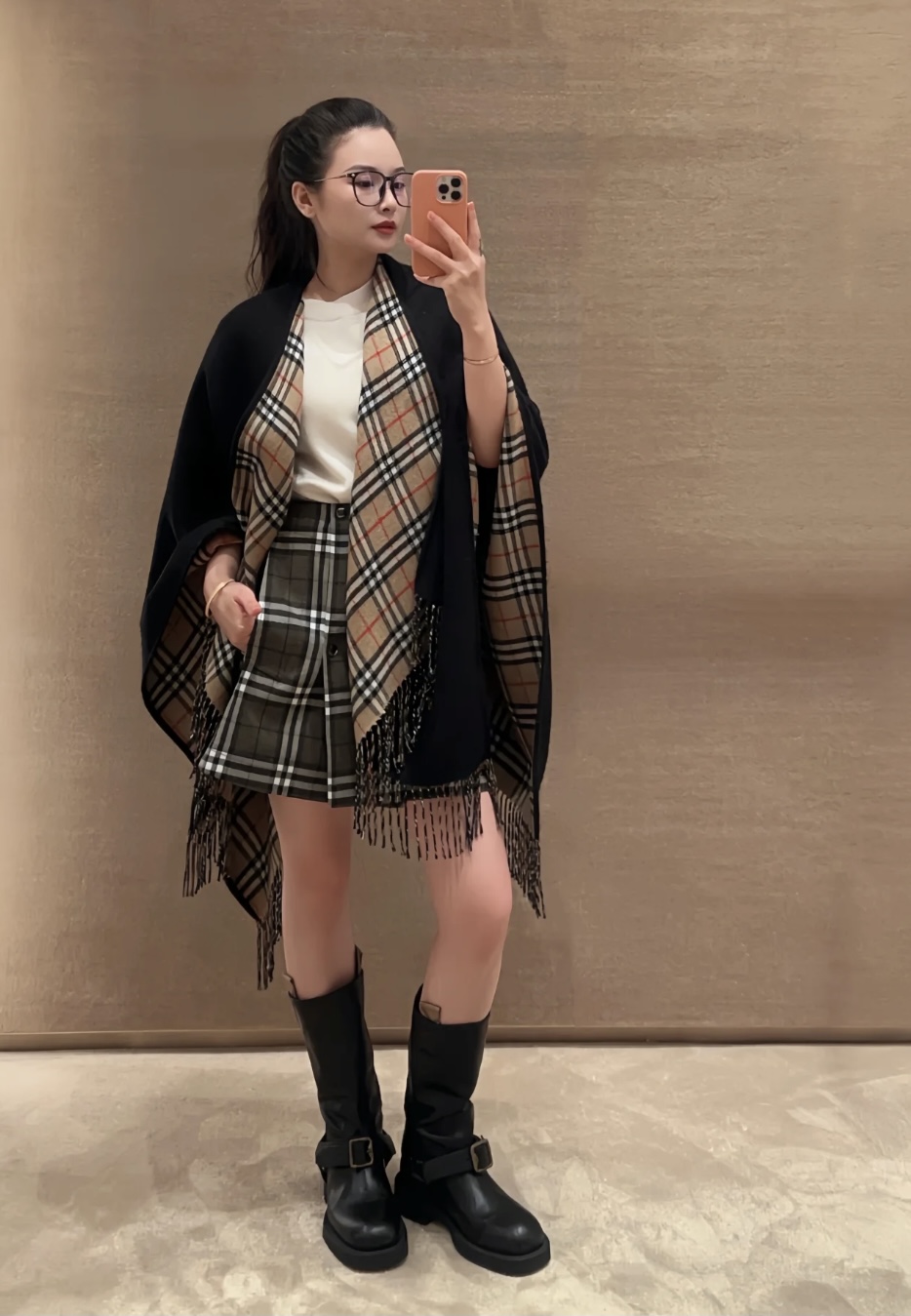 Burberry Reversible Wool Cape - Iconic Check and Solid Color Design 3 i1756101971704 7878 0 1