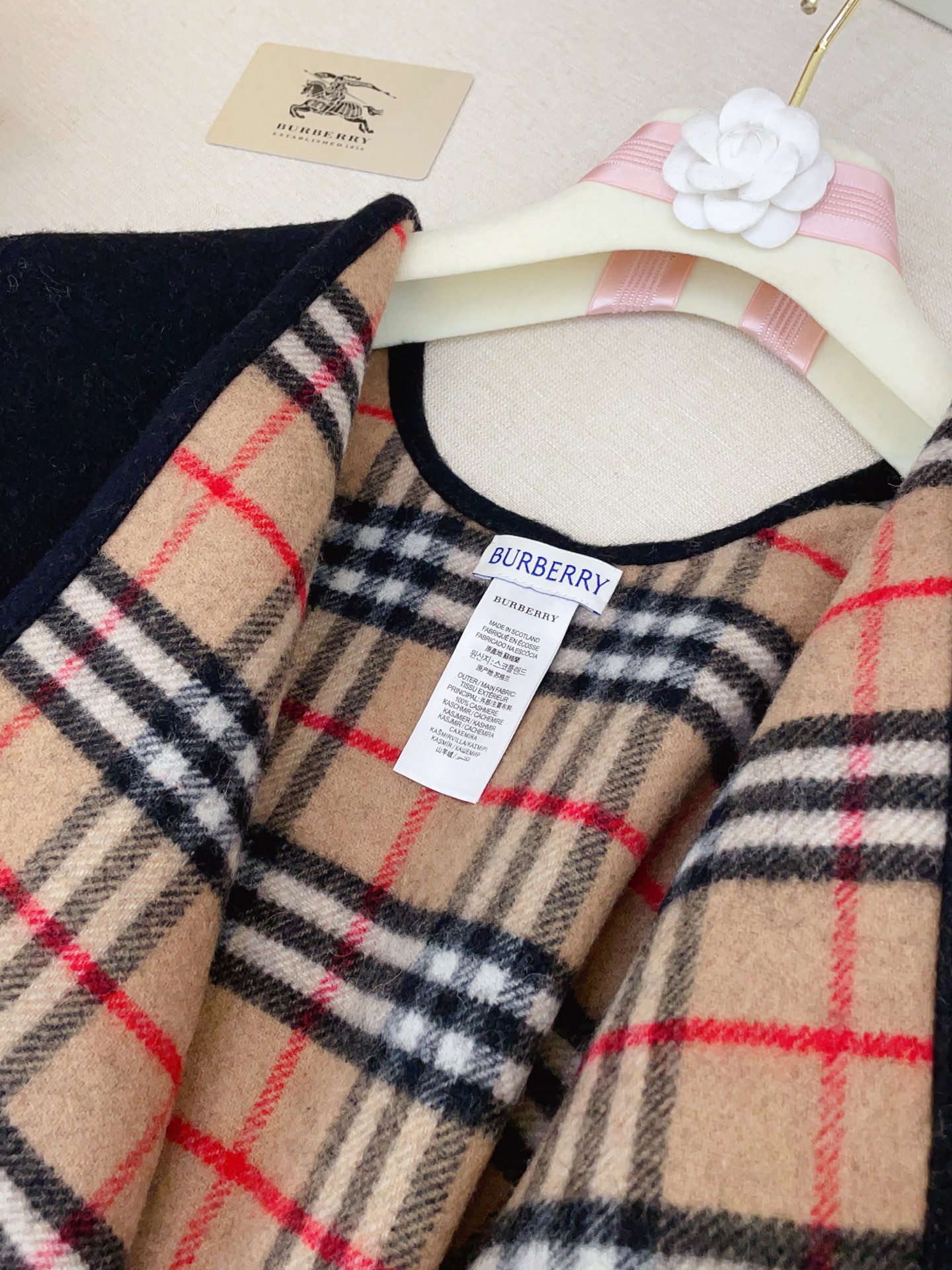 Burberry Reversible Wool Cape - Iconic Check and Solid Color Design 10 i1756101971964 5556 0 8