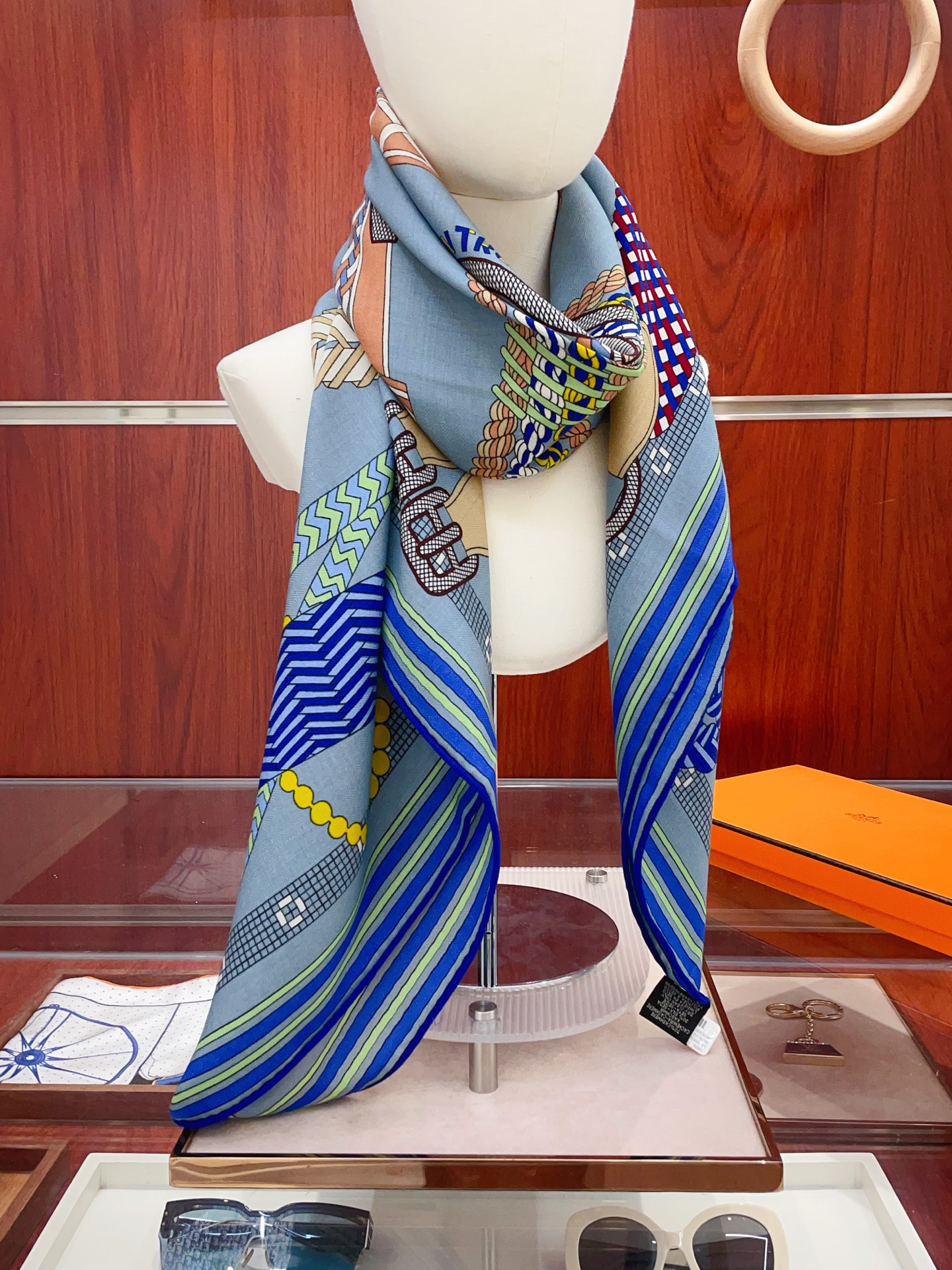 NO:341071,[Double-sided same color silk wool style] H home cashmere new style, recommended after buying it [woven saddle belt 140] Cashmere square scarf H home ZG hit three-dimensional presentation pattern and pattern real high grade special craftsmanship high-end research and development stunningly special cutting-edge process processing is loved by white and rich beauty. Whether it is quality, style, price, they scream, super high cost performance, absolutely worth buying. Size 140cm*140cm, 70 cashmere silk high-version scarf, high-version scarf, real silk,19860909【双面同色 丝毛款】H家羊绒新款 买了都说好看推荐【编织鞍带 140】羊绒方巾H家ZG爆款立体呈现图案纹路实物档次极高特殊工艺高端研发惊艳问世特殊尖端工艺处理受到白富美的喜欢 无论是品质 款式 价格都令大牌控的她们尖叫 超高性价比 绝对值得入手尺寸140cm*140cm,70羊绒真丝高版本围巾,高版本围巾,real silk,scarf