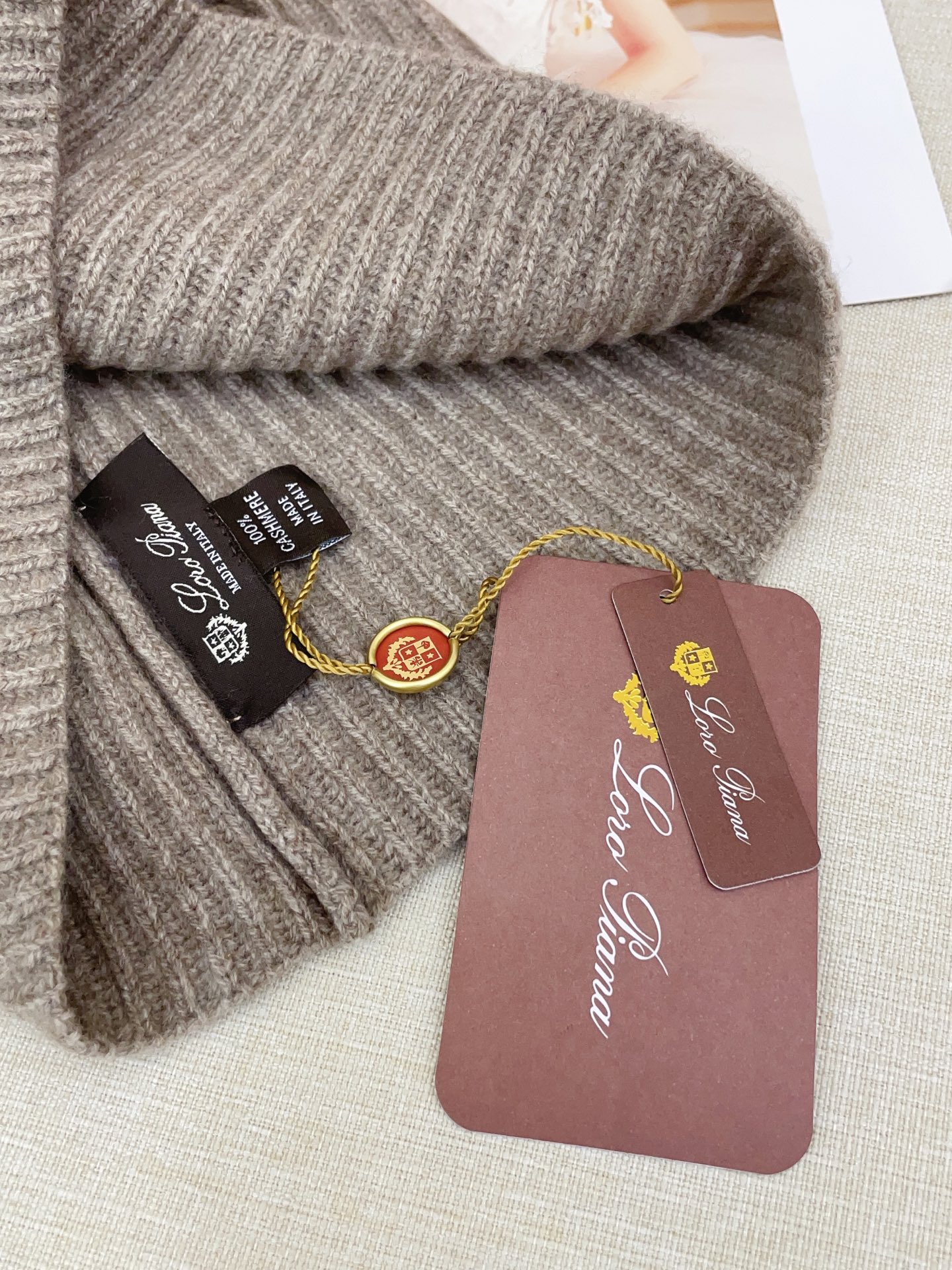 ✨✨牛货🐂【LP针织围脖连帽】‼️是围脖，又是帽子，松紧带设计，加厚纯羊绒非常舒适温暖，一次满足您多种保