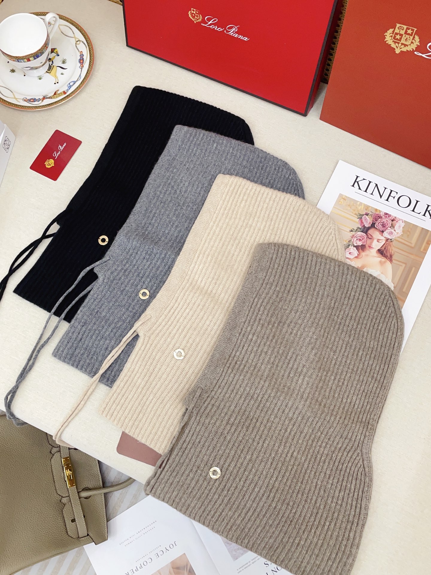 ✨✨牛货🐂【LP针织围脖连帽】‼️是围脖，又是帽子，松紧带设计，加厚纯羊绒非常舒适温暖，一次满足您多种保