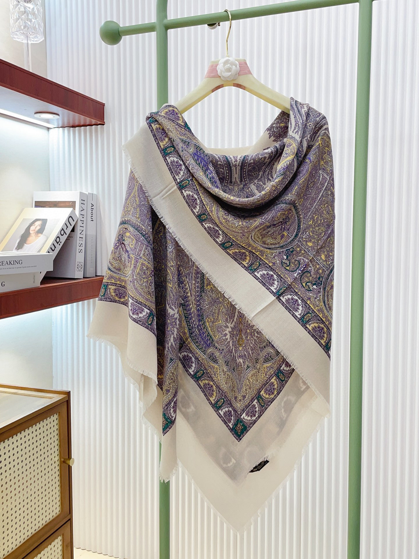 ✨✨低调高奢❗️无论在哪种场合，都能变得高雅有品，超有品味的单品❗️极品精英高手级别的时髦感围巾❗️这款