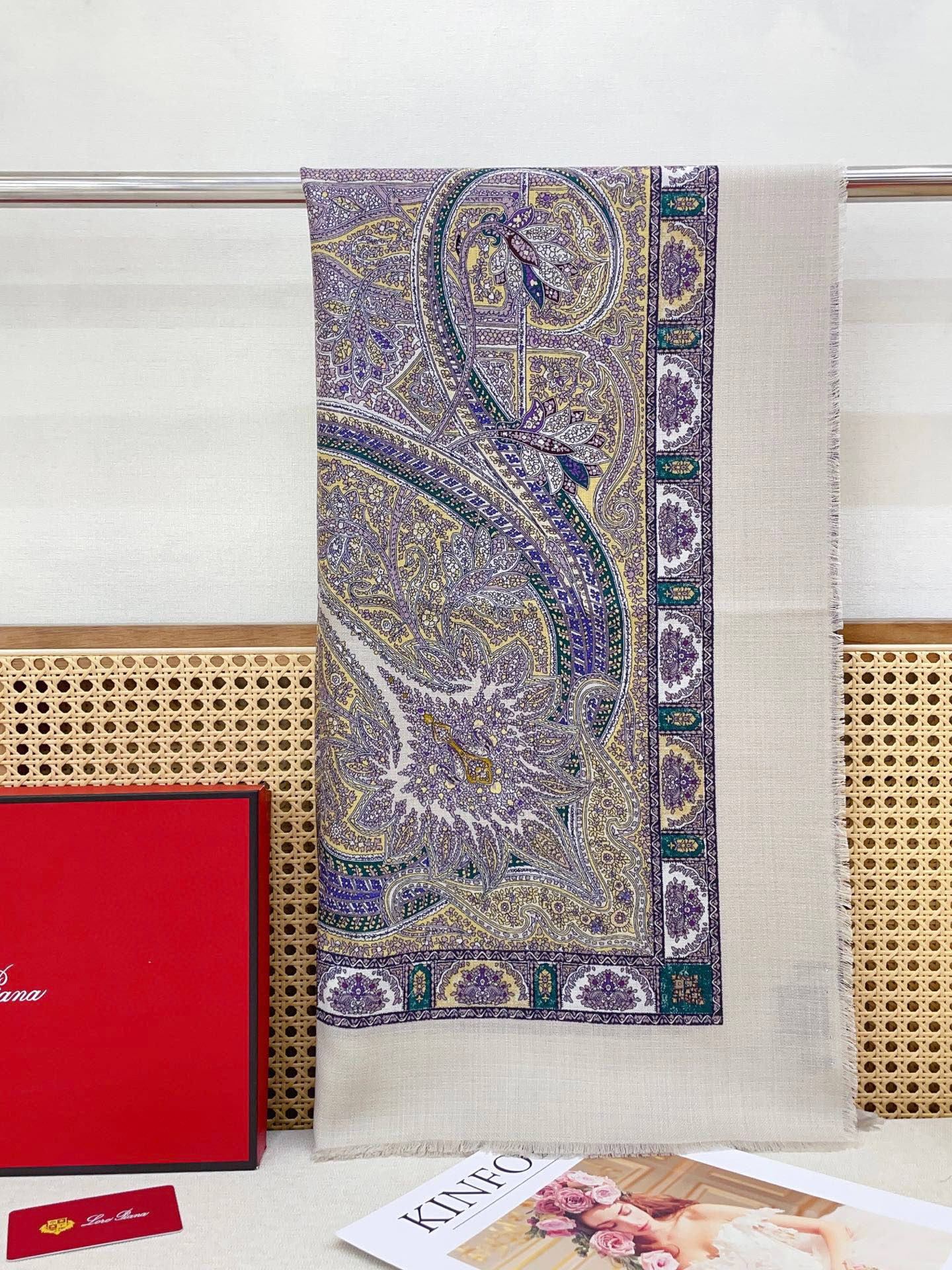 ✨✨低调高奢❗️无论在哪种场合，都能变得高雅有品，超有品味的单品❗️极品精英高手级别的时髦感围巾❗️这款