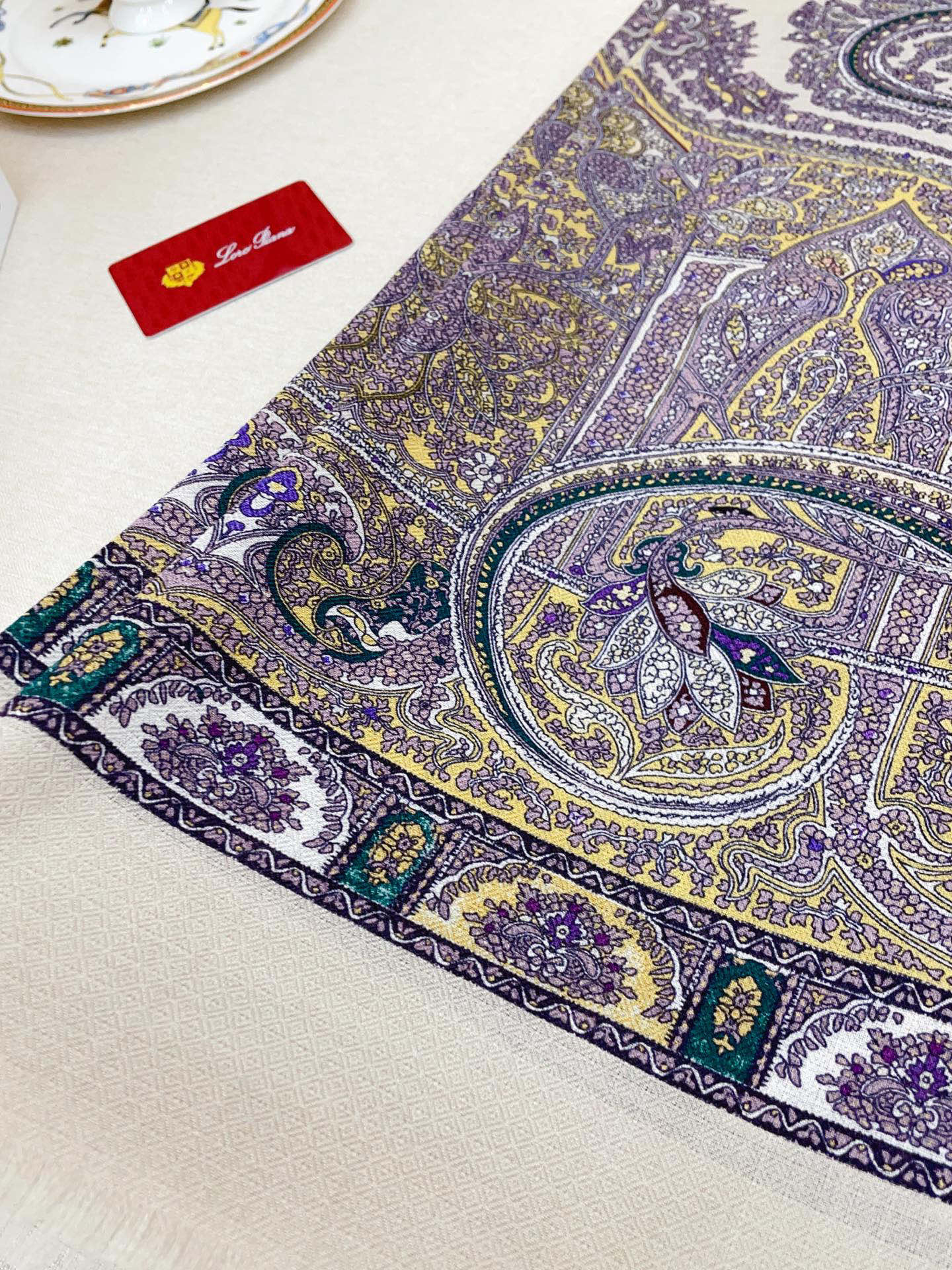 ✨✨低调高奢❗️无论在哪种场合，都能变得高雅有品，超有品味的单品❗️极品精英高手级别的时髦感围巾❗️这款