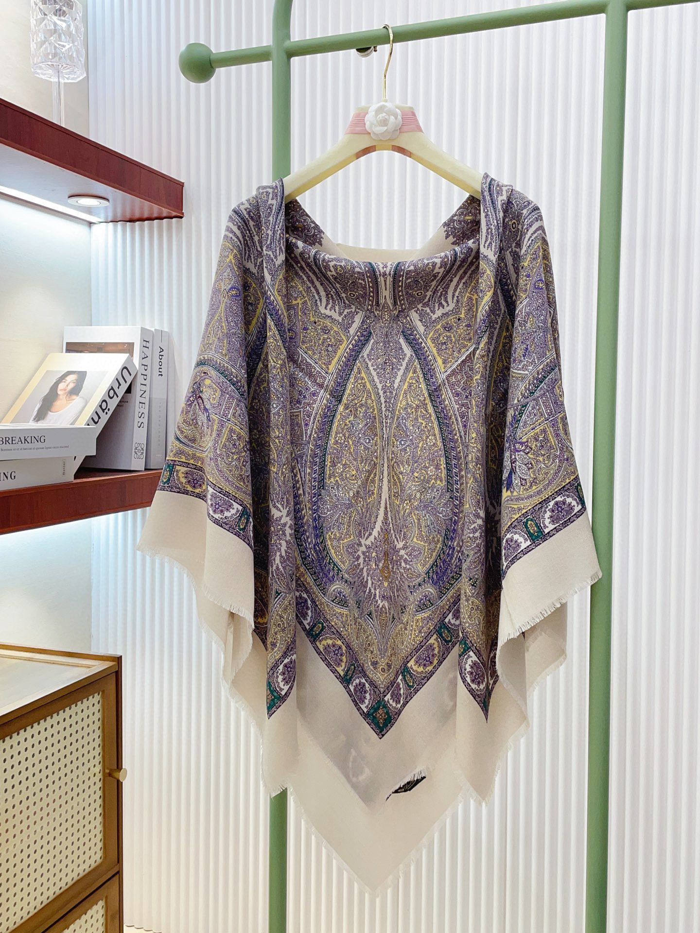 ✨✨低调高奢❗️无论在哪种场合，都能变得高雅有品，超有品味的单品❗️极品精英高手级别的时髦感围巾❗️这款