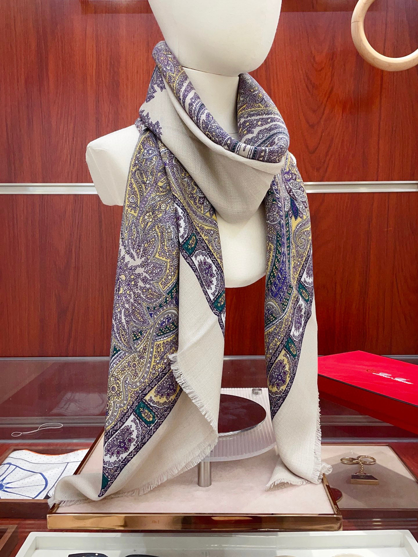 ✨✨低调高奢❗️无论在哪种场合，都能变得高雅有品，超有品味的单品❗️极品精英高手级别的时髦感围巾❗️这款