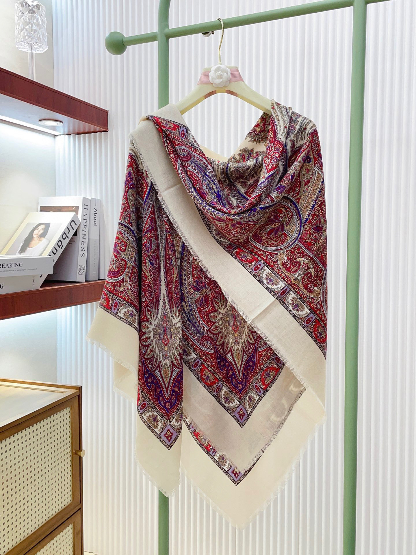 ✨✨低调高奢❗️无论在哪种场合，都能变得高雅有品，超有品味的单品❗️极品精英高手级别的时髦感围巾❗️这款