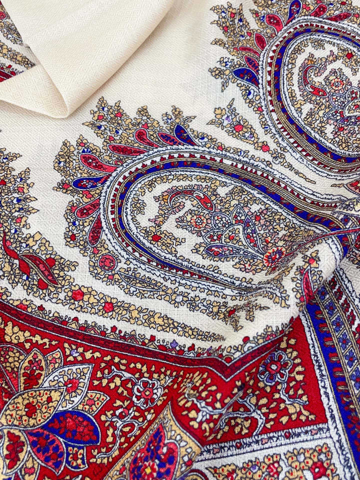 ✨✨低调高奢❗️无论在哪种场合，都能变得高雅有品，超有品味的单品❗️极品精英高手级别的时髦感围巾❗️这款