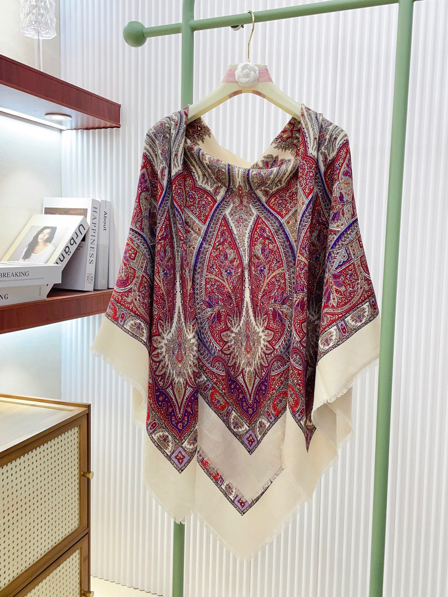 ✨✨低调高奢❗️无论在哪种场合，都能变得高雅有品，超有品味的单品❗️极品精英高手级别的时髦感围巾❗️这款