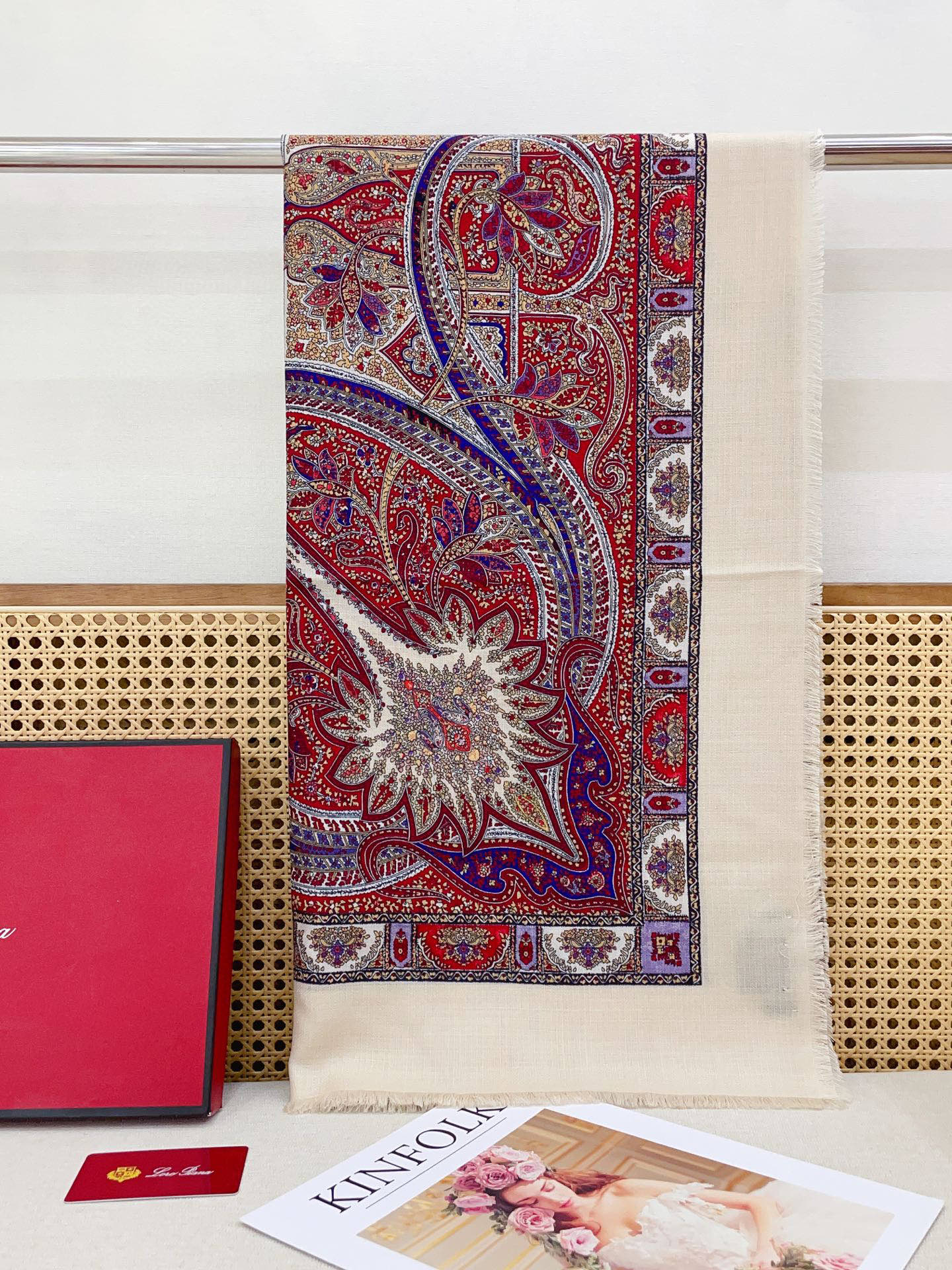 ✨✨低调高奢❗️无论在哪种场合，都能变得高雅有品，超有品味的单品❗️极品精英高手级别的时髦感围巾❗️这款