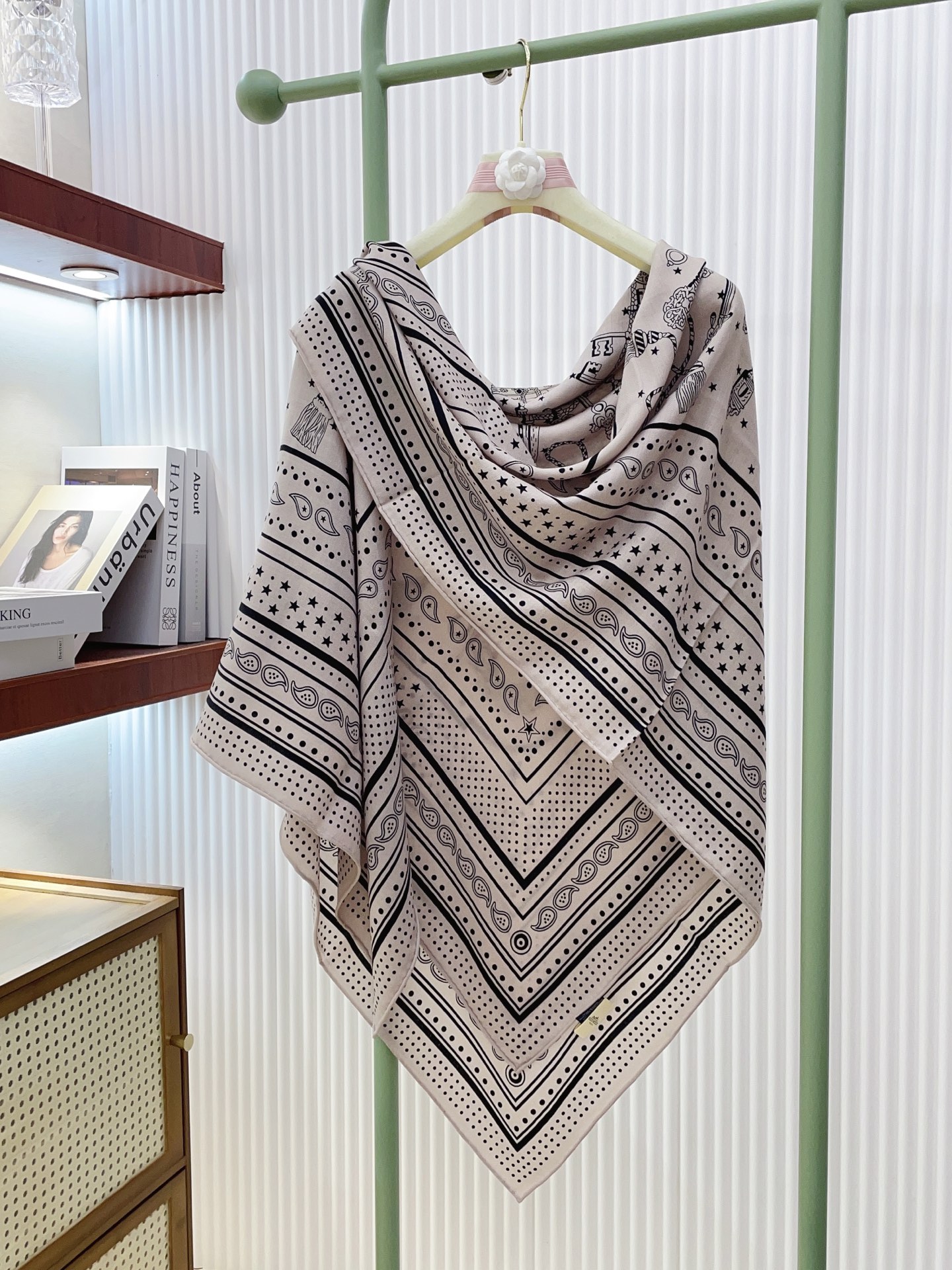 ✨✨【双面同色 丝毛款】H家羊绒新款 买了都说好看‼️推荐💕【钥匙🔑方巾 140】羊绒方巾‼️H家ZG爆