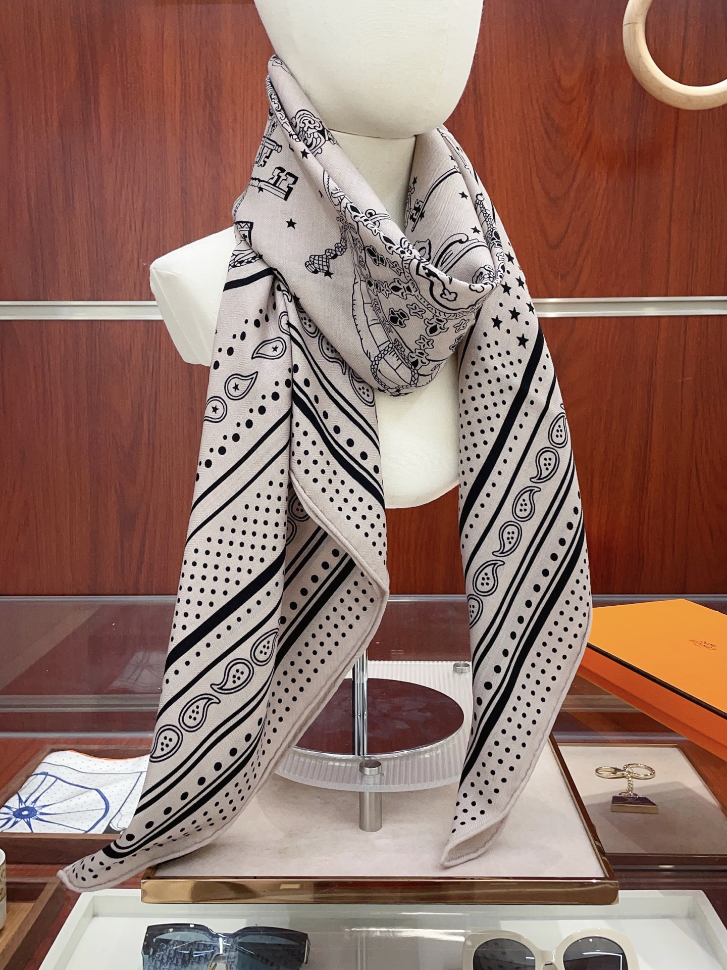 ✨✨【双面同色 丝毛款】H家羊绒新款 买了都说好看‼️推荐💕【钥匙🔑方巾 140】羊绒方巾‼️H家ZG爆