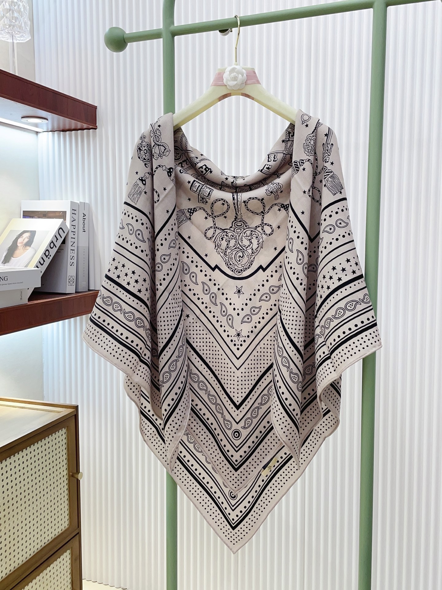 ✨✨【双面同色 丝毛款】H家羊绒新款 买了都说好看‼️推荐💕【钥匙🔑方巾 140】羊绒方巾‼️H家ZG爆