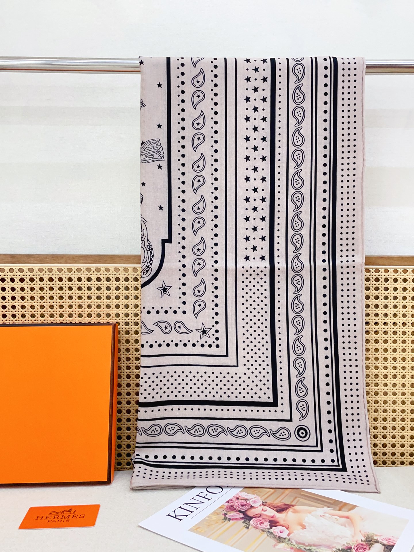 ✨✨【双面同色 丝毛款】H家羊绒新款 买了都说好看‼️推荐💕【钥匙🔑方巾 140】羊绒方巾‼️H家ZG爆