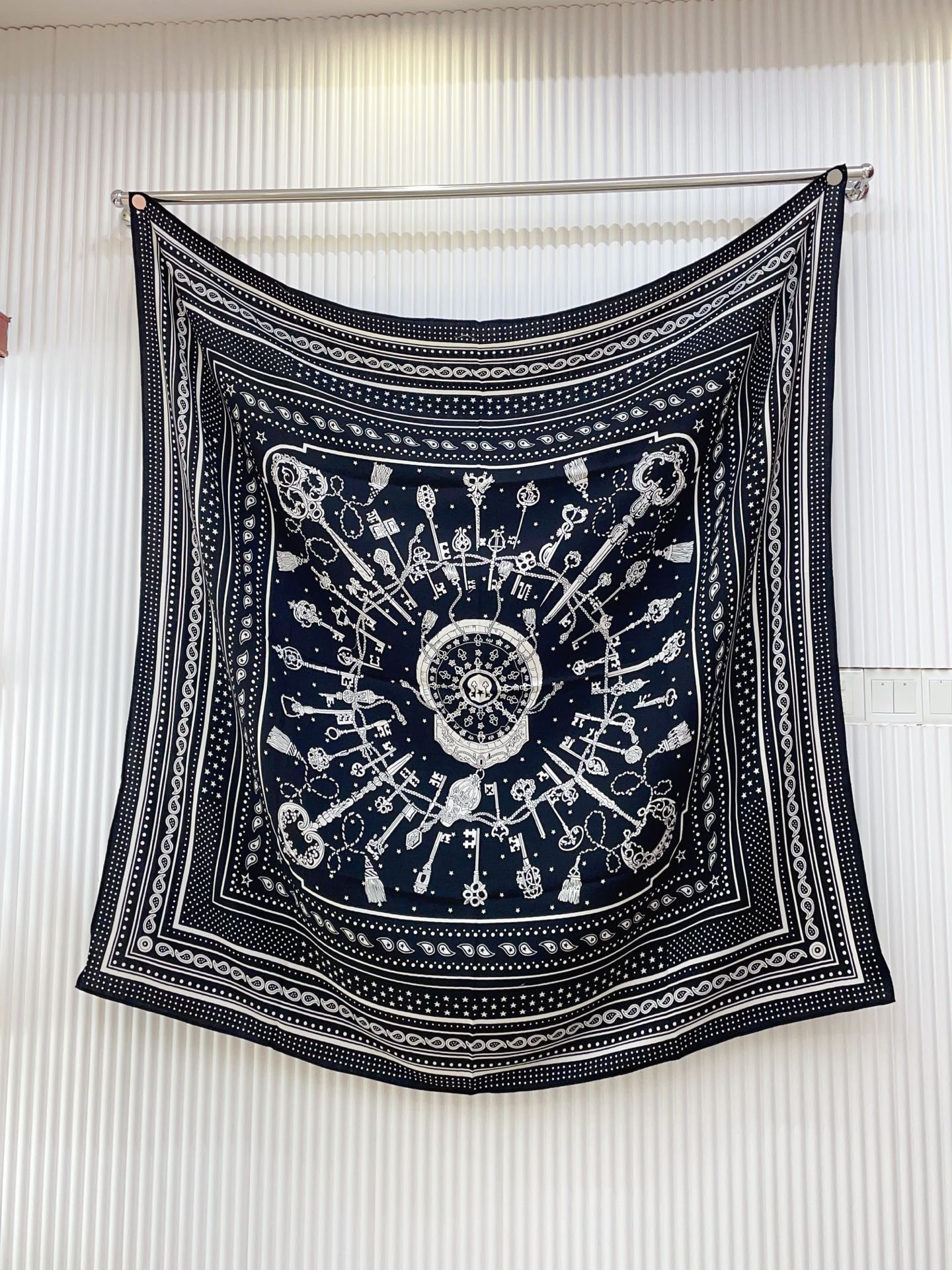 ✨✨【双面同色 丝毛款】H家羊绒新款 买了都说好看‼️推荐💕【钥匙🔑方巾 140】羊绒方巾‼️H家ZG爆