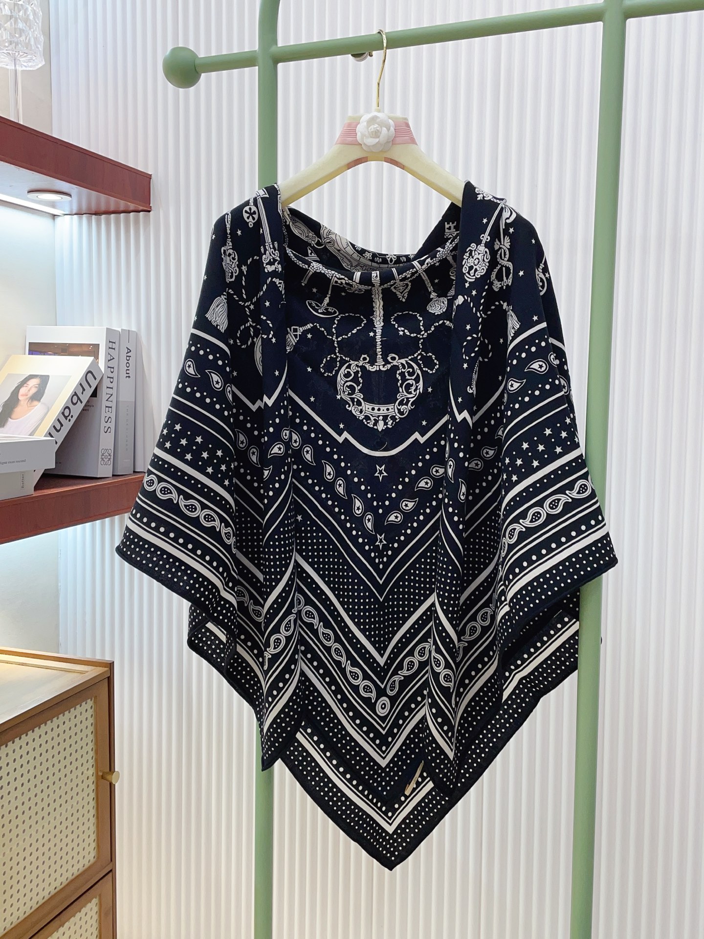 ✨✨【双面同色 丝毛款】H家羊绒新款 买了都说好看‼️推荐💕【钥匙🔑方巾 140】羊绒方巾‼️H家ZG爆