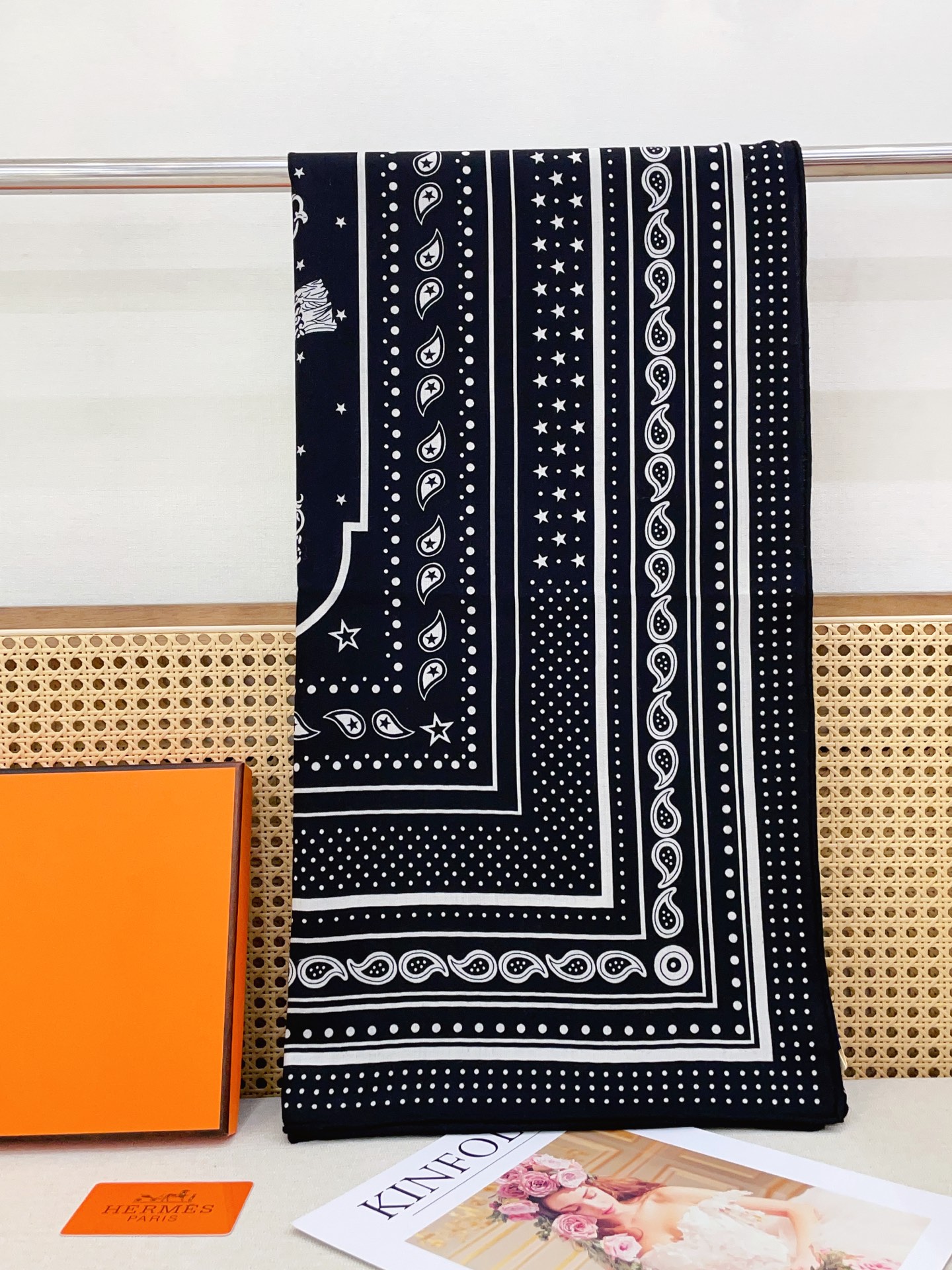 ✨✨【双面同色 丝毛款】H家羊绒新款 买了都说好看‼️推荐💕【钥匙🔑方巾 140】羊绒方巾‼️H家ZG爆