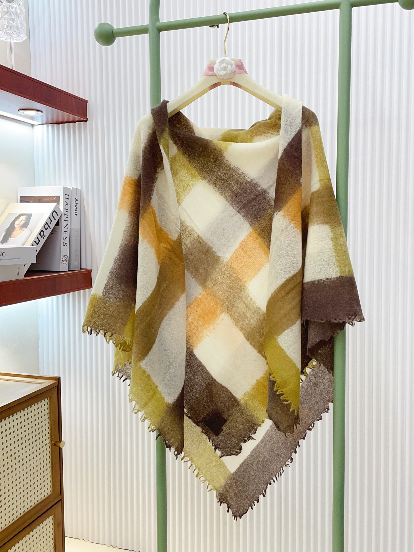 ✨✨H家羊绒大方巾❗️【手绘条纹方巾】极力推荐款‼️重磅进口纯羊绒围巾，最好的羊绒纤维，没有一丝杂色，真