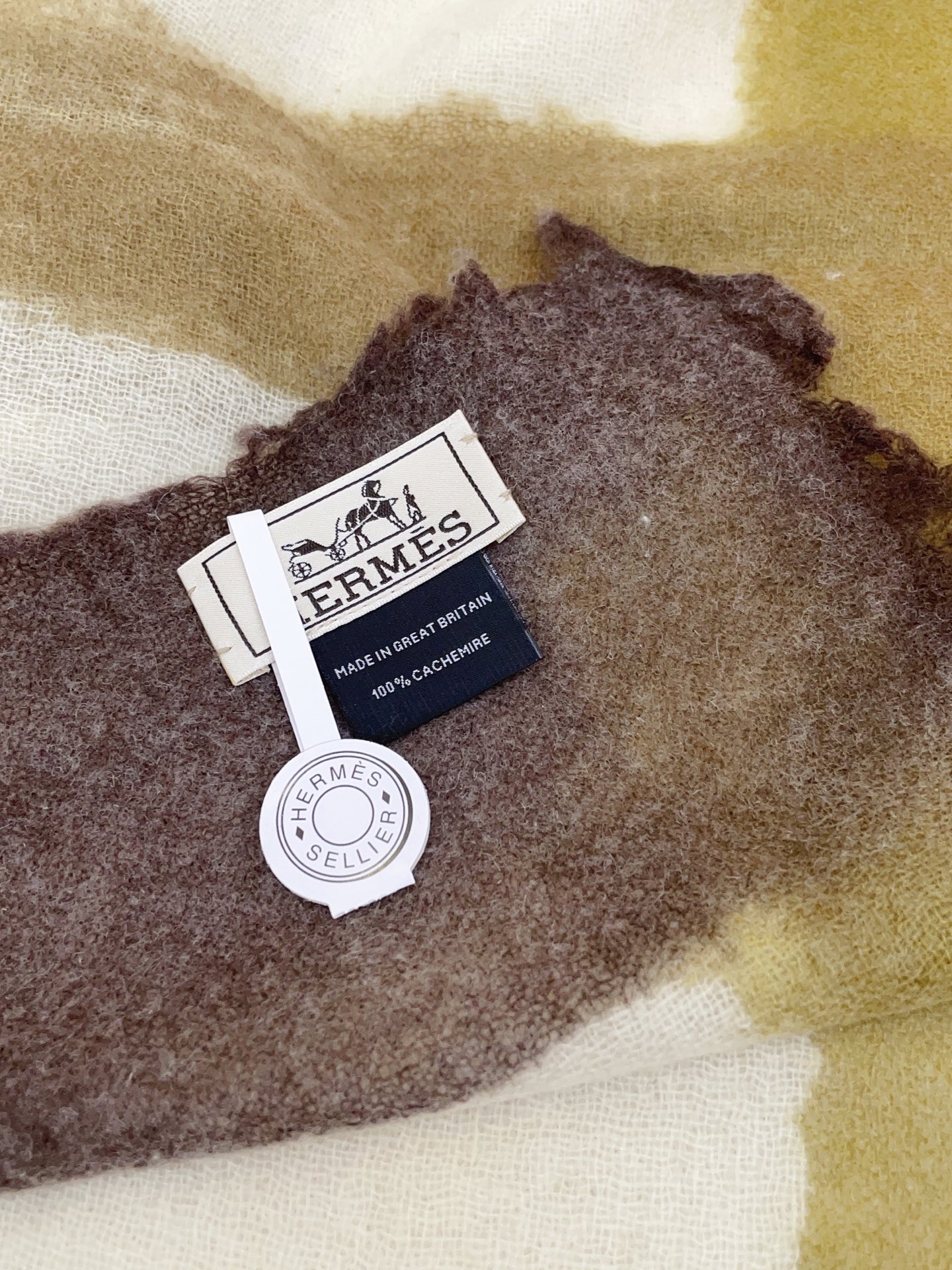 ✨✨H家羊绒大方巾❗️【手绘条纹方巾】极力推荐款‼️重磅进口纯羊绒围巾，最好的羊绒纤维，没有一丝杂色，真