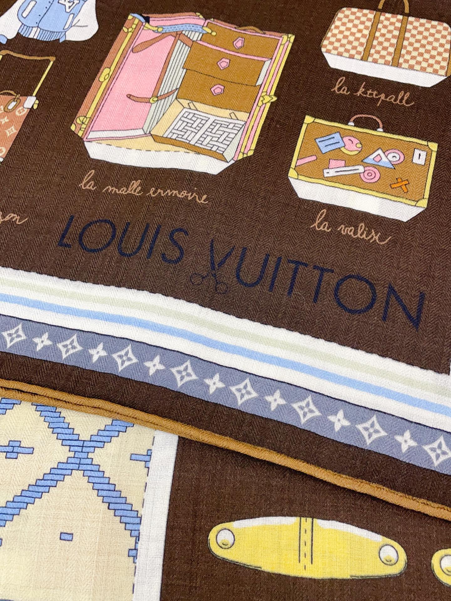 ✨✨【双面同色 丝毛款】L家羊绒新款 买了都说好看‼️推荐💕双面同色羊绒方巾‼️驴家ZG爆款🎁💟立体呈现