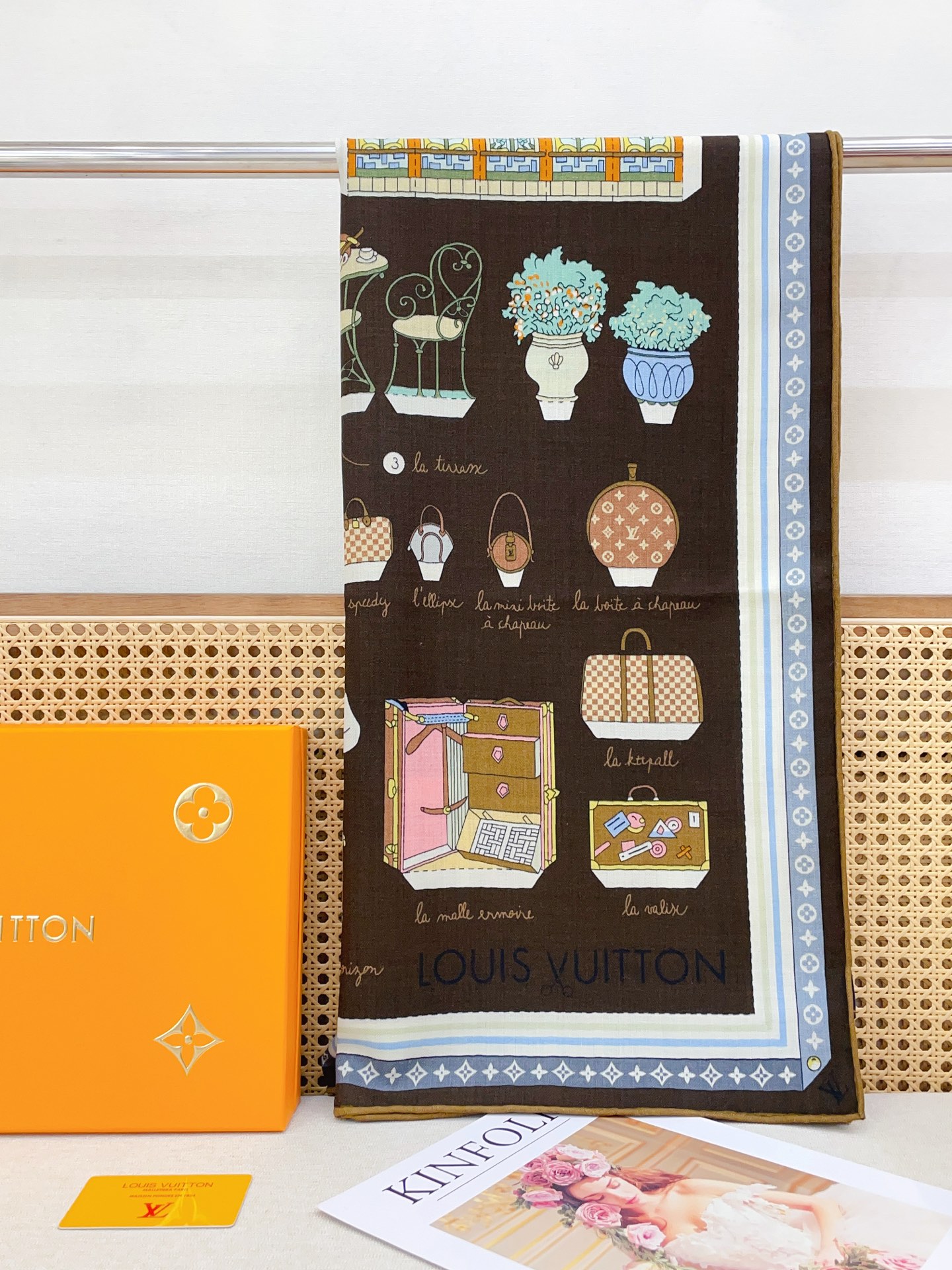 ✨✨【双面同色 丝毛款】L家羊绒新款 买了都说好看‼️推荐💕双面同色羊绒方巾‼️驴家ZG爆款🎁💟立体呈现