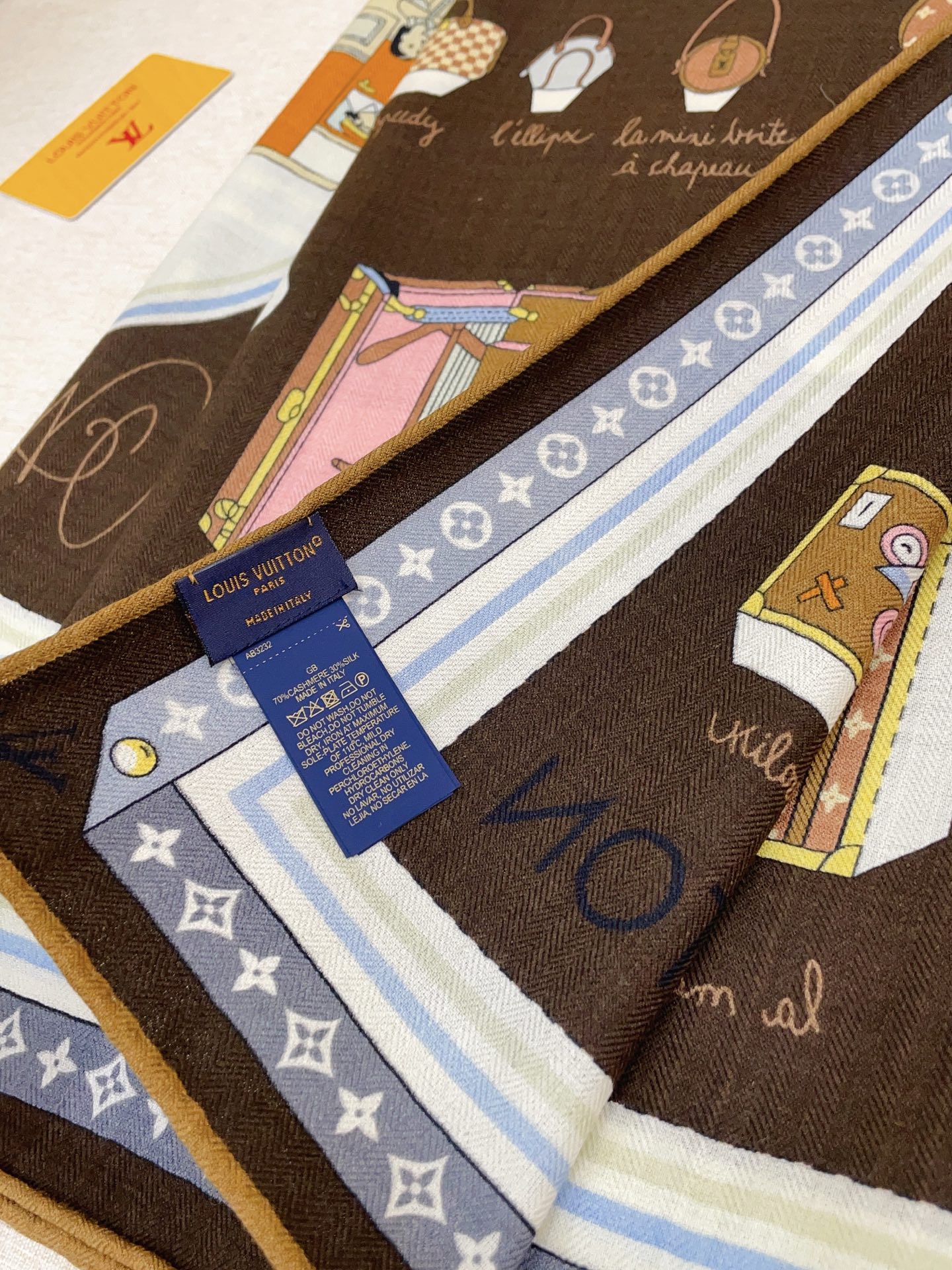 ✨✨【双面同色 丝毛款】L家羊绒新款 买了都说好看‼️推荐💕双面同色羊绒方巾‼️驴家ZG爆款🎁💟立体呈现