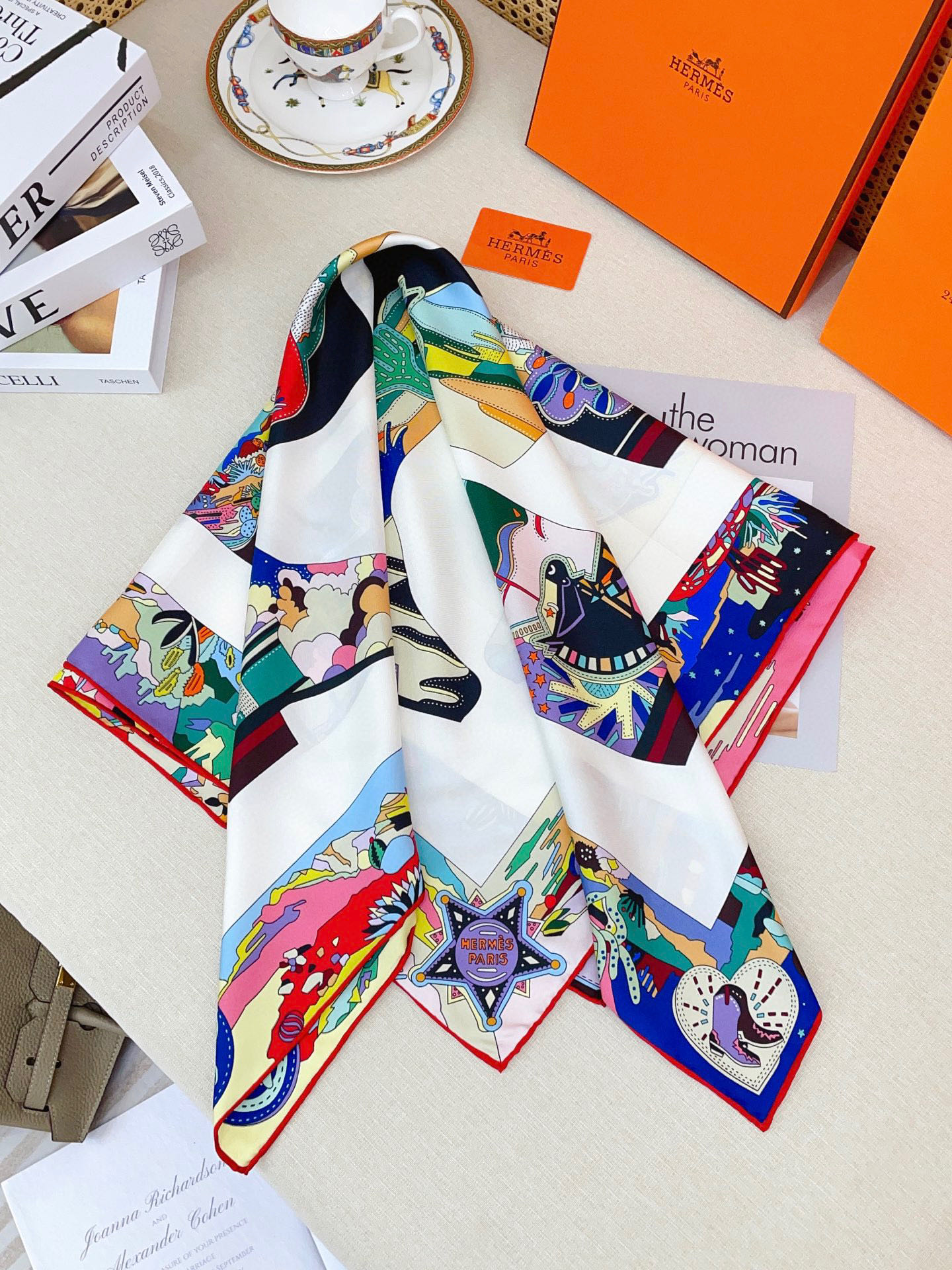 ✨✨【18姆米 双面同色】H**S真丝新款🆕👏👏买了都说好看‼️推荐💕【皮靴上的故事 90】真丝方巾，顶