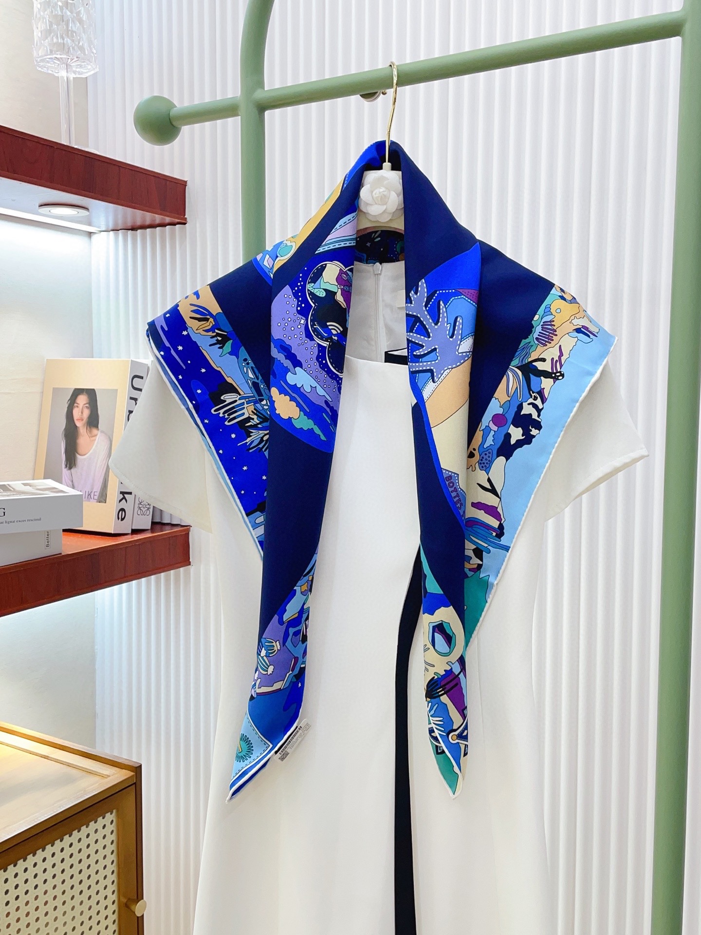 ✨✨【18姆米 双面同色】H**S真丝新款🆕👏👏买了都说好看‼️推荐💕【皮靴上的故事 90】真丝方巾，顶