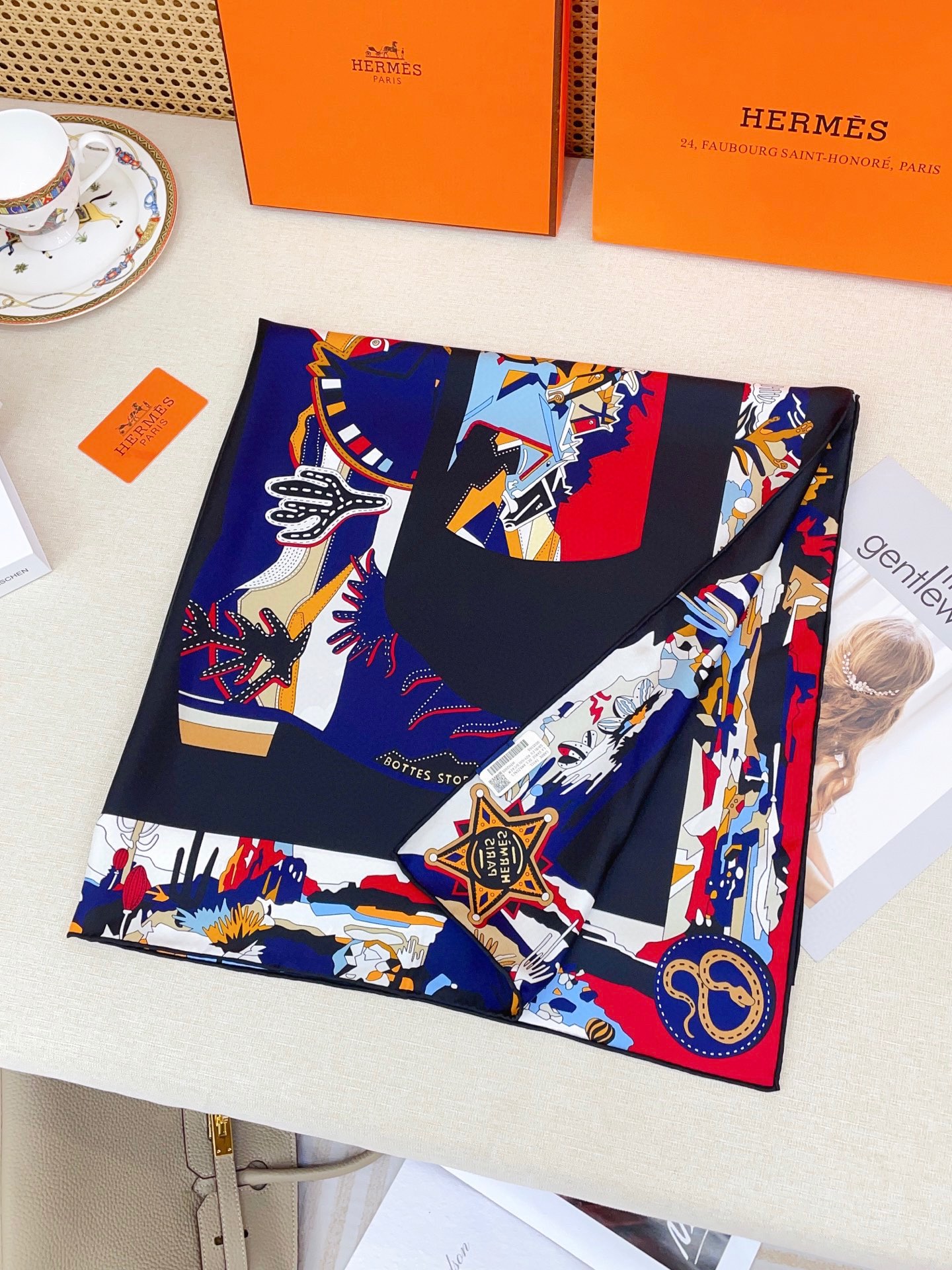 ✨✨【18姆米 双面同色】H**S真丝新款🆕👏👏买了都说好看‼️推荐💕【皮靴上的故事 90】真丝方巾，顶