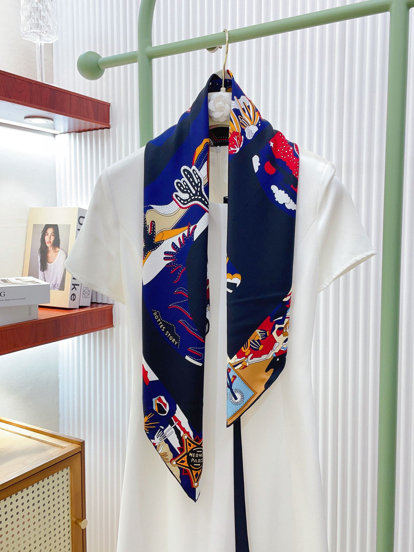 NO:342266,[18 Mmi Double-sided and same color] H**S silk new style is very good when you buy it. Recommended [Stories on Leather Boots 90] Silk square scarf, top-level craftsmanship and value counter hot products, three-dimensional presentation patterns and patterns, physical grades, high-end technology, high-end research and development, and stunningly advanced technology processing is loved by Bai Fumei. Whether it is quality, style, price, they scream, super high cost performance, absolutely worth buying twill silk, size 90cm*90cm high version scarf, high version scarf, boots, real silk,19860909【18姆米 双面同色】H**S真丝新款买了都说好看推荐【皮靴上的故事 90】真丝方巾,顶级工艺超值专柜爆款立体呈现图案纹路实物档次极高特殊工艺高端研发惊艳问世特殊尖端工艺处理受到白富美的喜欢 无论是品质 款式 价格都令大牌控的她们尖叫 超高性价比 绝对值得入手斜纹真丝,尺寸90cm*90cm高版本围巾,高版本围巾,boots,real silk,scarf