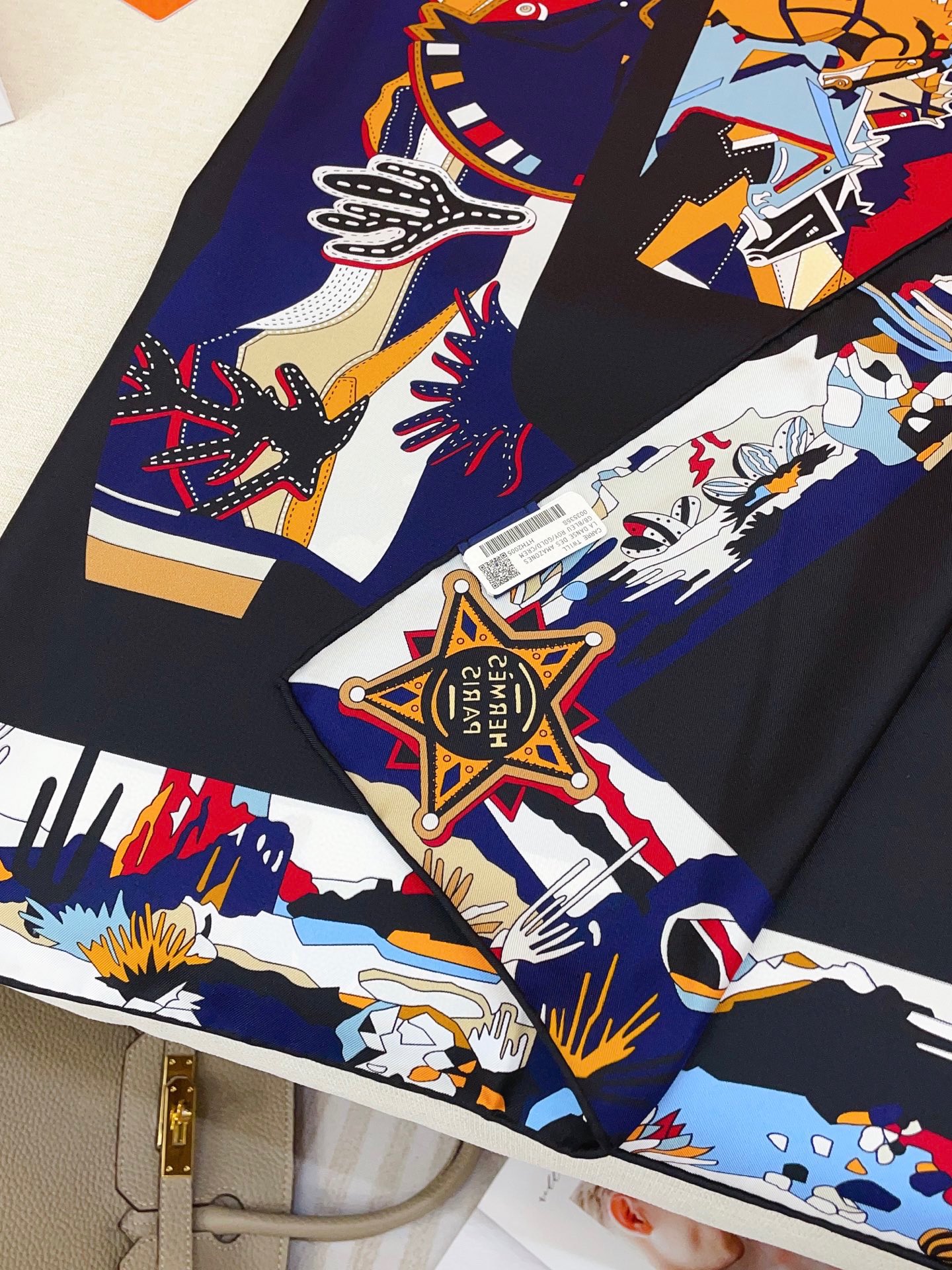 ✨✨【18姆米 双面同色】H**S真丝新款🆕👏👏买了都说好看‼️推荐💕【皮靴上的故事 90】真丝方巾，顶