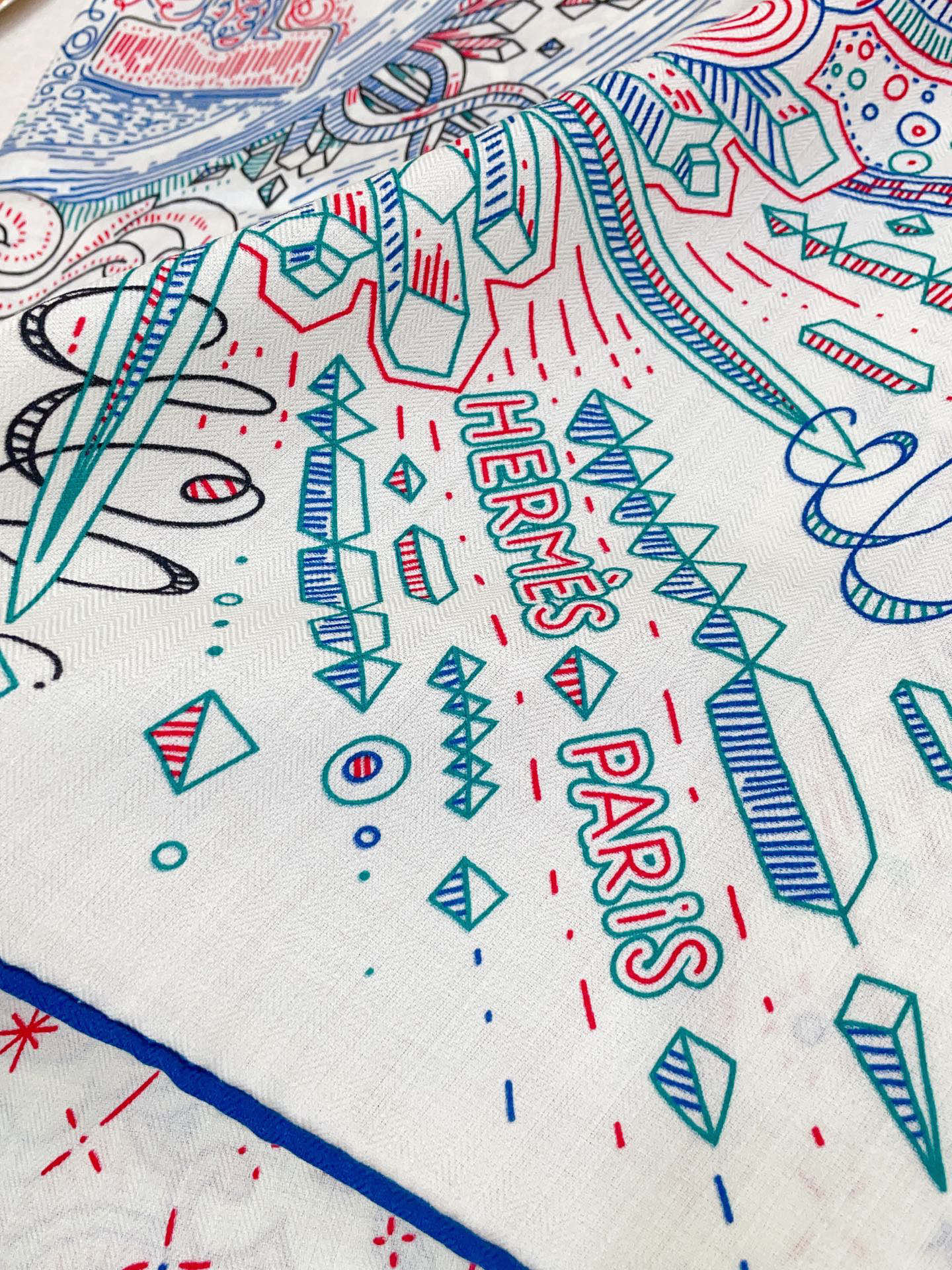 ✨✨【双面同色 丝毛款】H家羊绒新款 买了都说好看‼️推荐💕【正在接通中 140】羊绒方巾‼️H家ZG爆