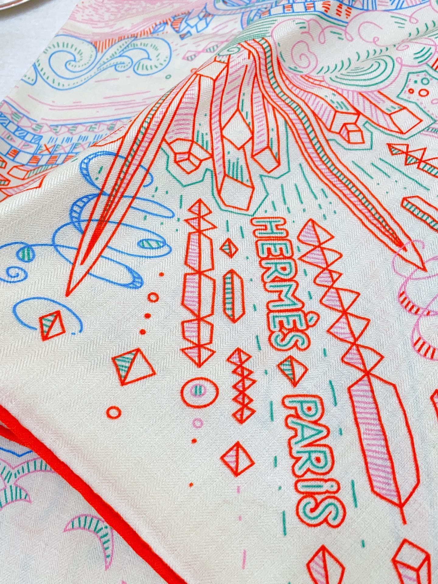 ✨✨【双面同色 丝毛款】H家羊绒新款 买了都说好看‼️推荐💕【正在接通中 140】羊绒方巾‼️H家ZG爆