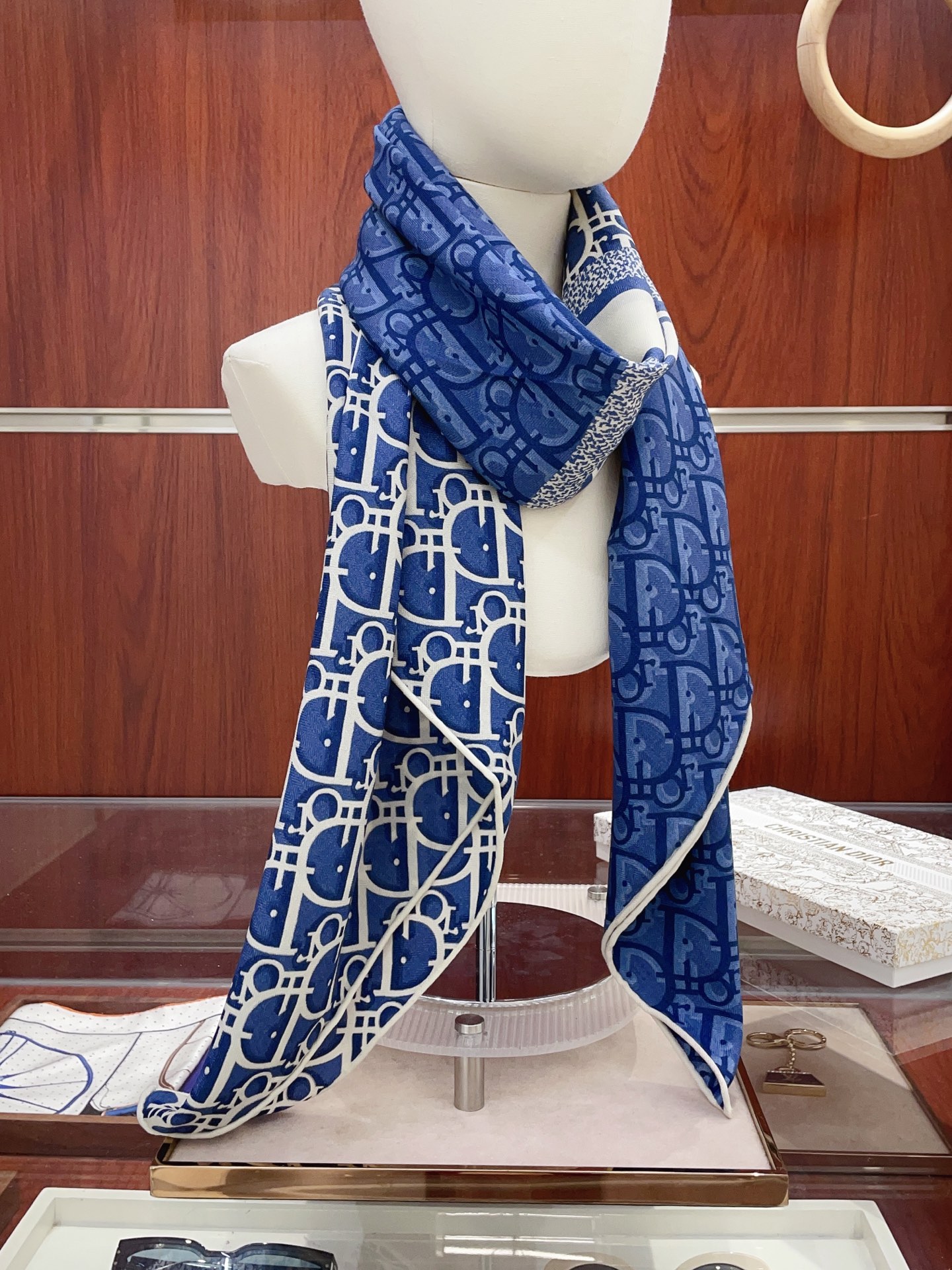 ✨✨【双面同色 丝毛款】CD家羊绒新款 买了都说好看‼️推荐💕双面同色羊绒方巾‼️D家ZG爆款🎁💟立体呈