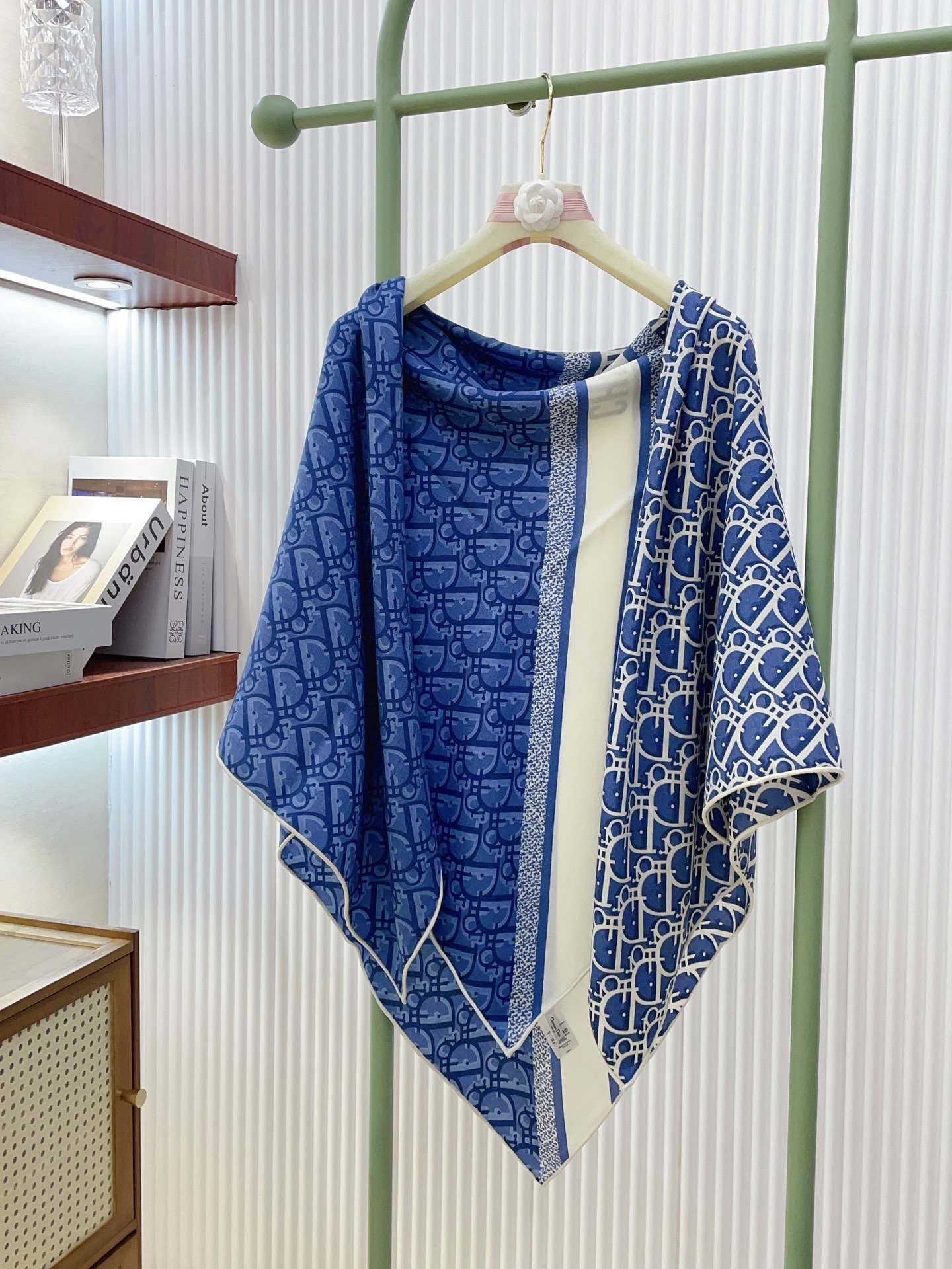 ✨✨【双面同色 丝毛款】CD家羊绒新款 买了都说好看‼️推荐💕双面同色羊绒方巾‼️D家ZG爆款🎁💟立体呈