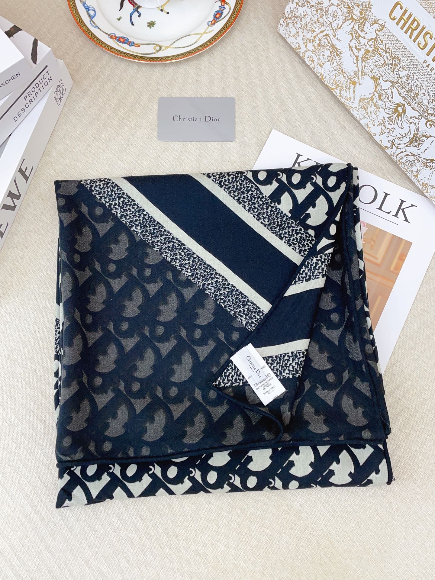 ✨✨【双面同色 丝毛款】CD家羊绒新款 买了都说好看‼️推荐💕双面同色羊绒方巾‼️D家ZG爆款🎁💟立体呈