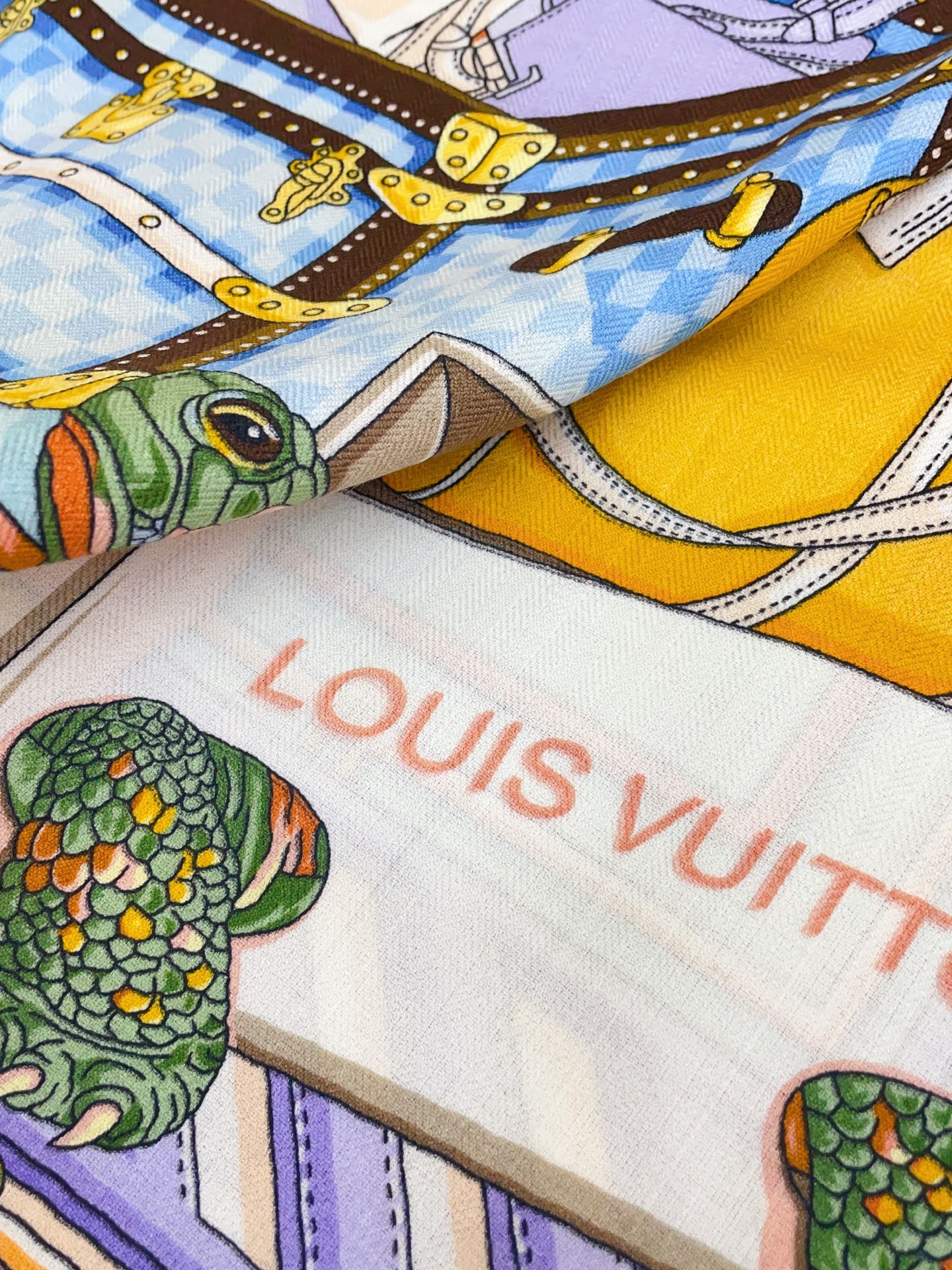 ✨✨【双面同色 丝毛款】L家羊绒新款 买了都说好看‼️推荐💕双面同色羊绒方巾‼️驴家ZG爆款🎁💟立体呈现