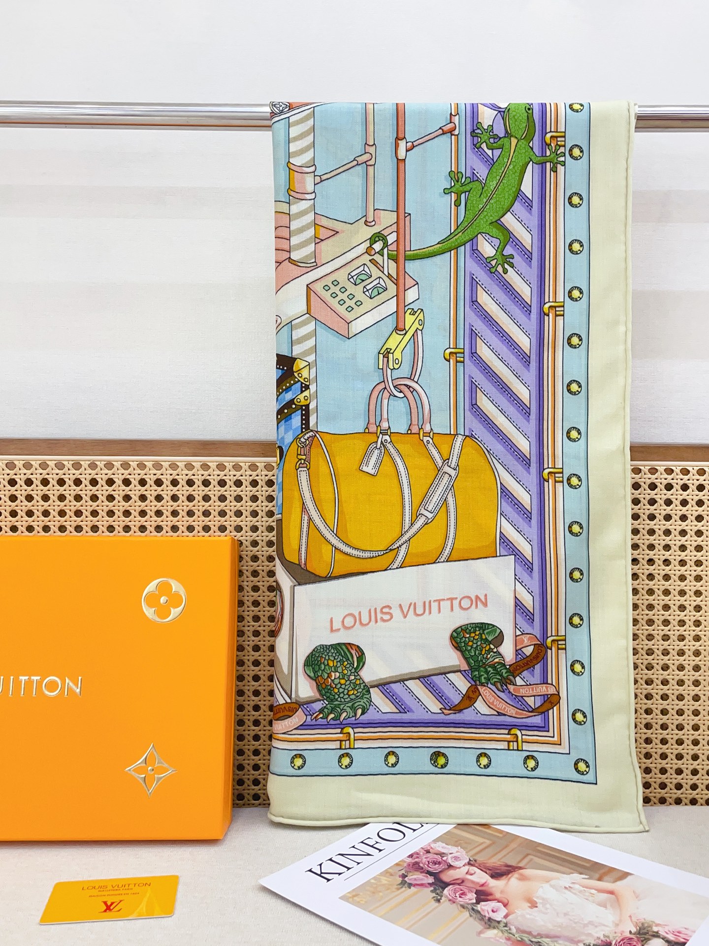 ✨✨【双面同色 丝毛款】L家羊绒新款 买了都说好看‼️推荐💕双面同色羊绒方巾‼️驴家ZG爆款🎁💟立体呈现