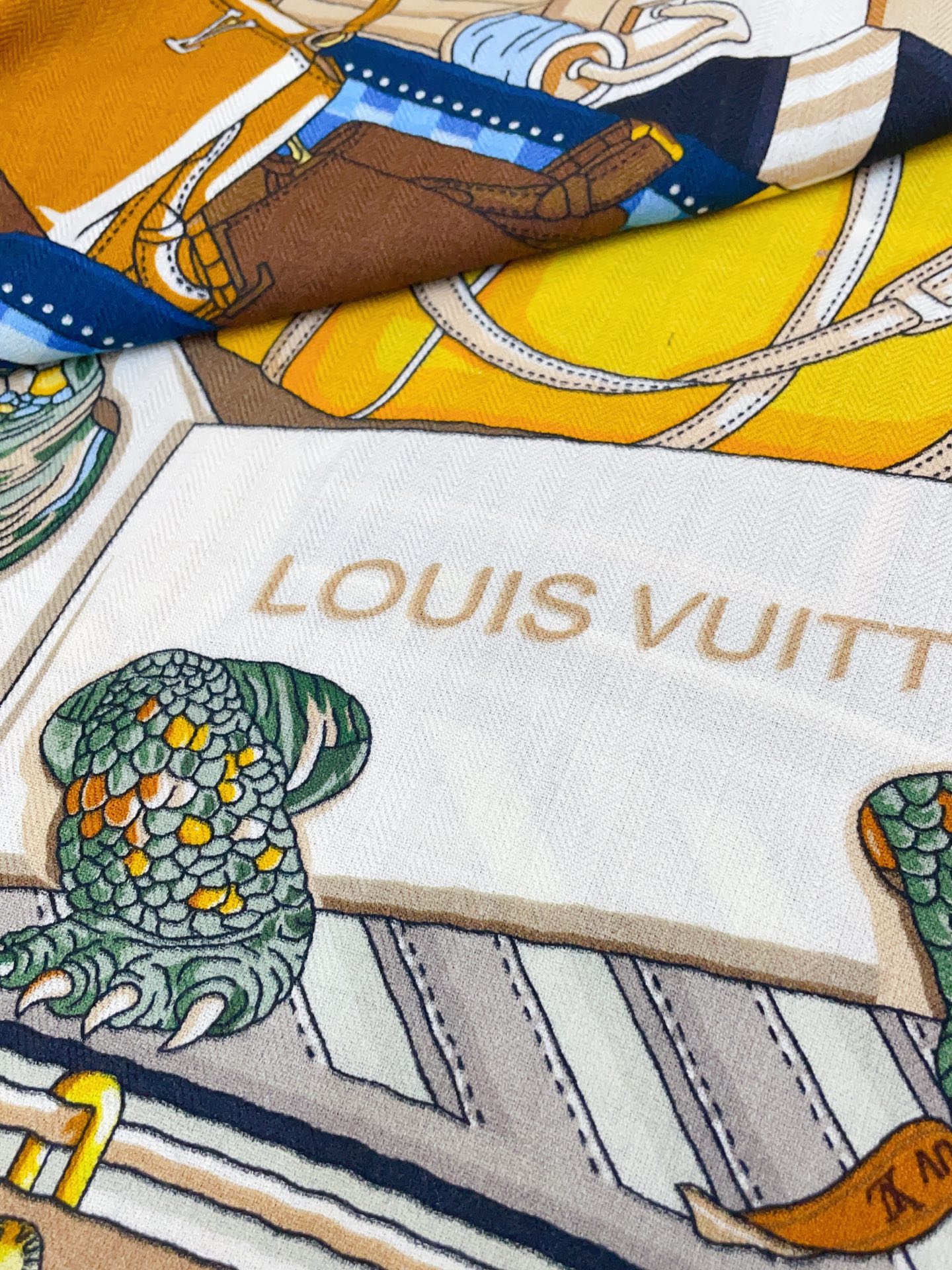 ✨✨【双面同色 丝毛款】L家羊绒新款 买了都说好看‼️推荐💕双面同色羊绒方巾‼️驴家ZG爆款🎁💟立体呈现