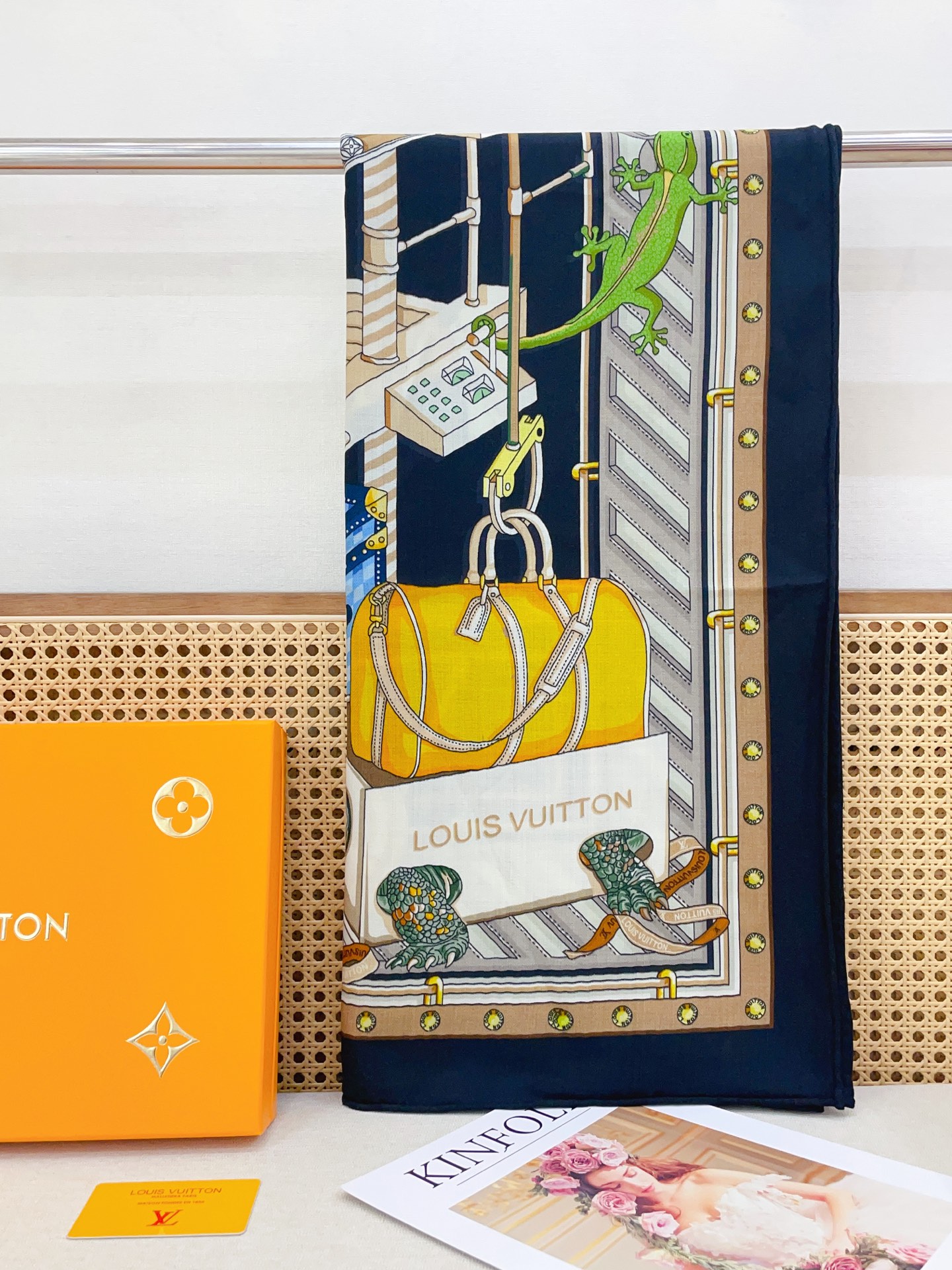 ✨✨【双面同色 丝毛款】L家羊绒新款 买了都说好看‼️推荐💕双面同色羊绒方巾‼️驴家ZG爆款🎁💟立体呈现