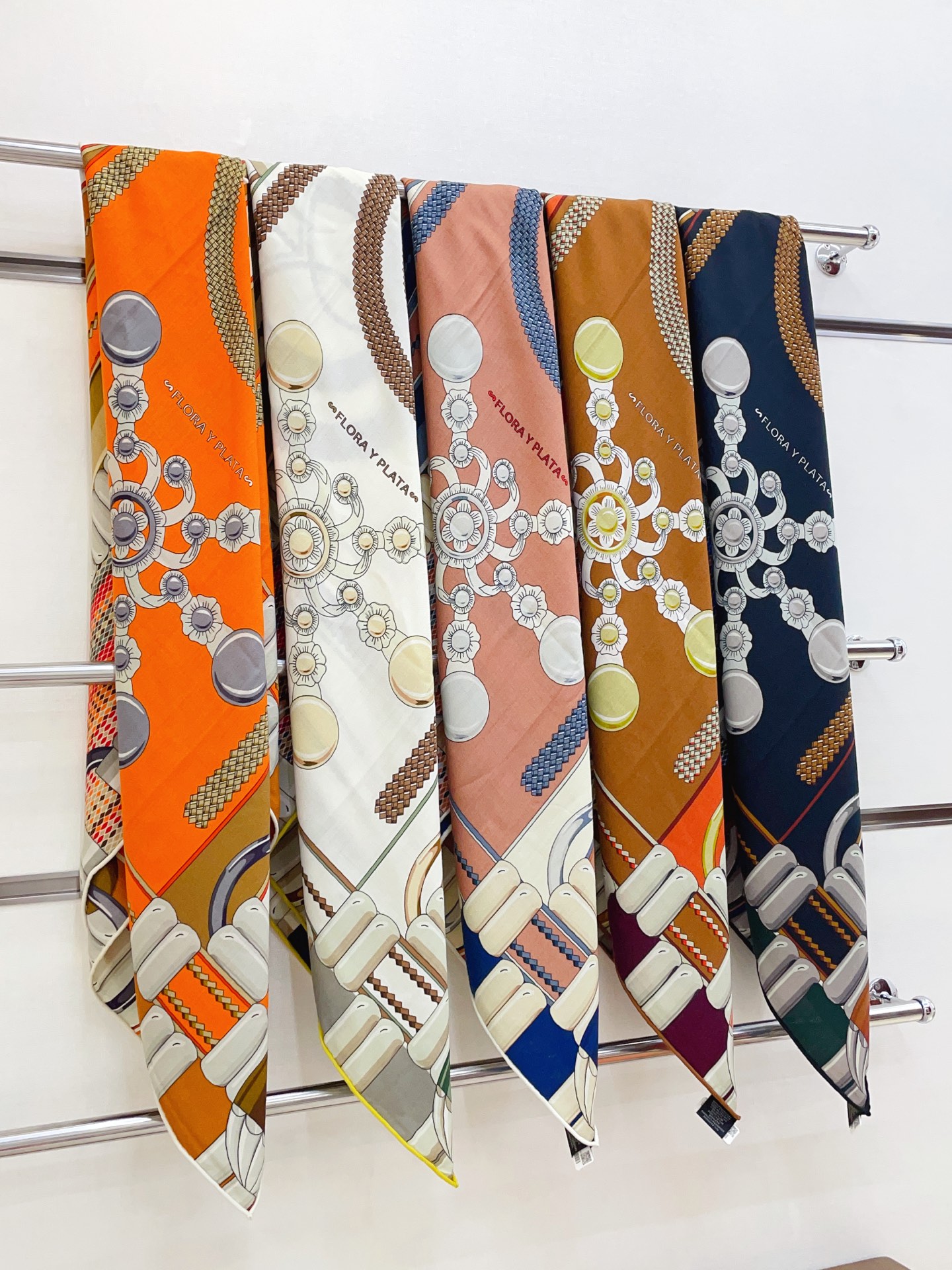 ✨✨【双面同色 丝毛款】H家羊绒新款 买了都说好看‼️推荐💕【银花集 140】羊绒方巾‼️H家ZG爆款🎁