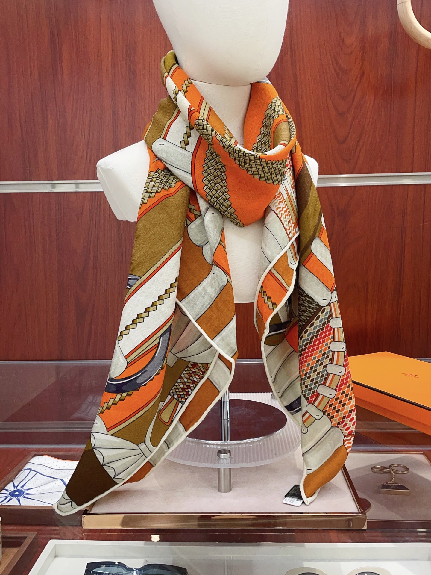 ✨✨【双面同色 丝毛款】H家羊绒新款 买了都说好看‼️推荐💕【银花集 140】羊绒方巾‼️H家ZG爆款🎁