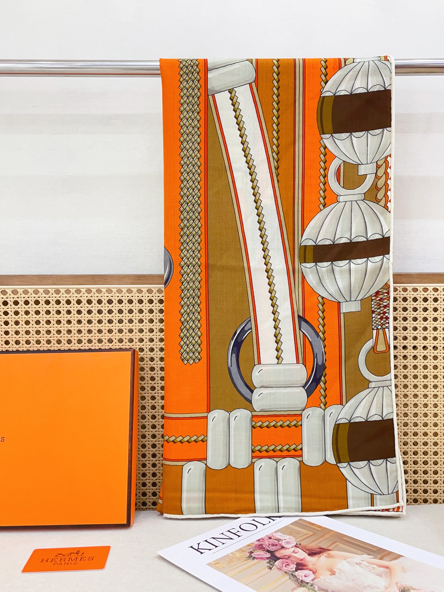 ✨✨【双面同色 丝毛款】H家羊绒新款 买了都说好看‼️推荐💕【银花集 140】羊绒方巾‼️H家ZG爆款🎁