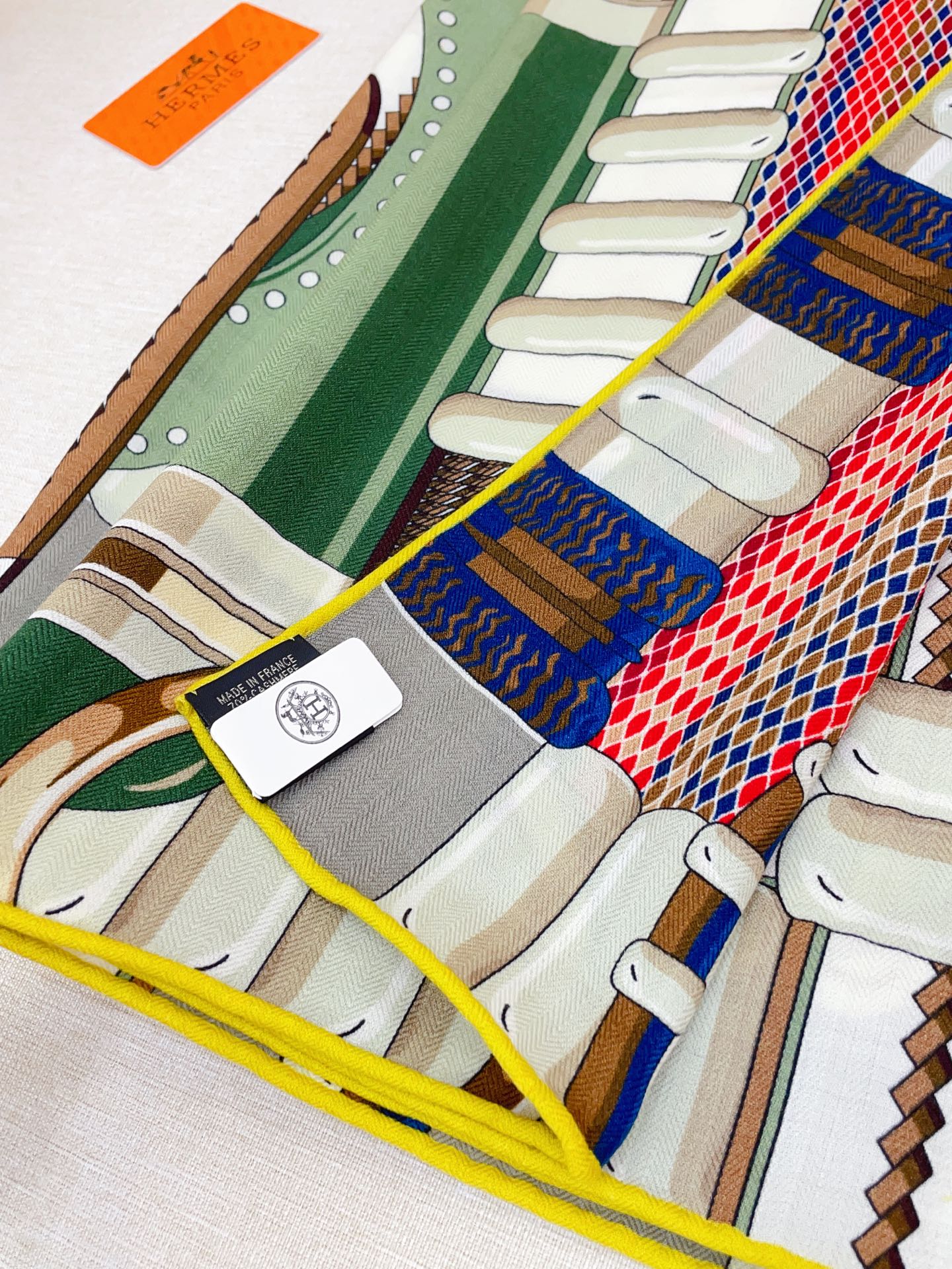 ✨✨【双面同色 丝毛款】H家羊绒新款 买了都说好看‼️推荐💕【银花集 140】羊绒方巾‼️H家ZG爆款🎁