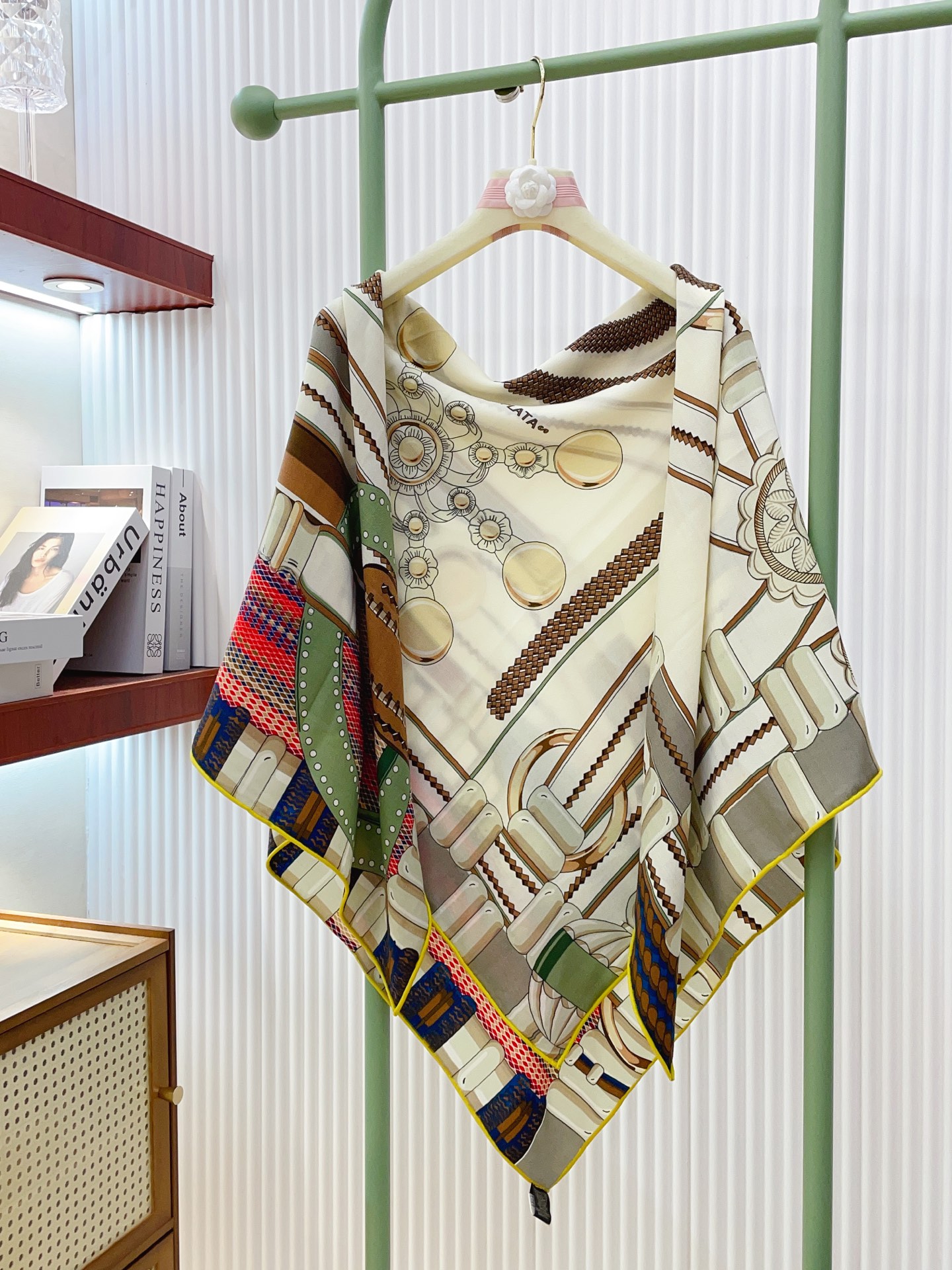 ✨✨【双面同色 丝毛款】H家羊绒新款 买了都说好看‼️推荐💕【银花集 140】羊绒方巾‼️H家ZG爆款🎁