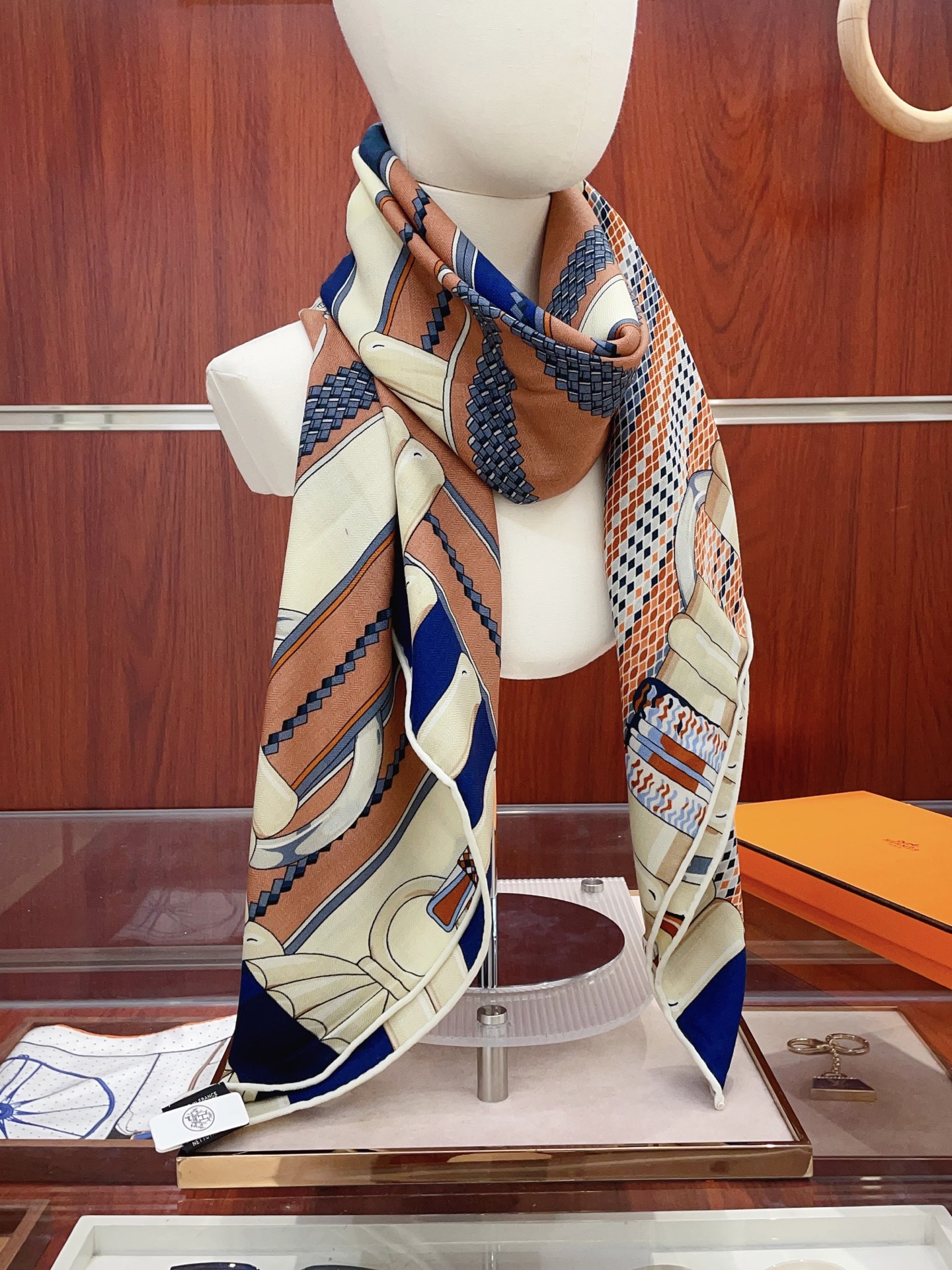 ✨✨【双面同色 丝毛款】H家羊绒新款 买了都说好看‼️推荐💕【银花集 140】羊绒方巾‼️H家ZG爆款🎁