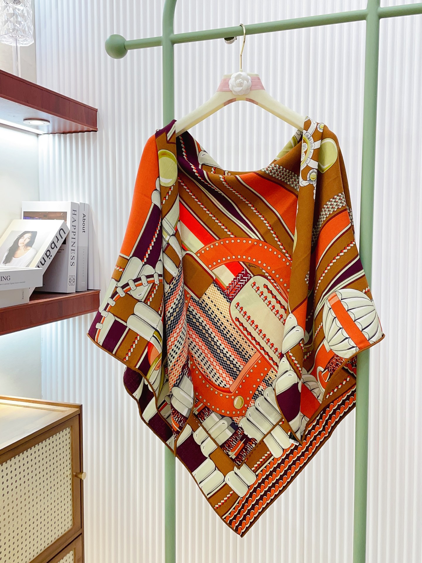 ✨✨【双面同色 丝毛款】H家羊绒新款 买了都说好看‼️推荐💕【银花集 140】羊绒方巾‼️H家ZG爆款🎁