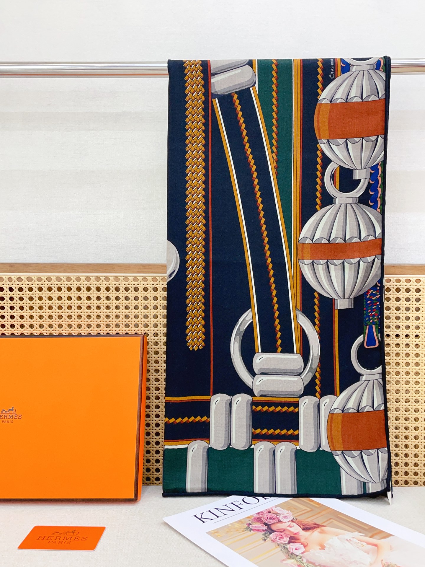 ✨✨【双面同色 丝毛款】H家羊绒新款 买了都说好看‼️推荐💕【银花集 140】羊绒方巾‼️H家ZG爆款🎁